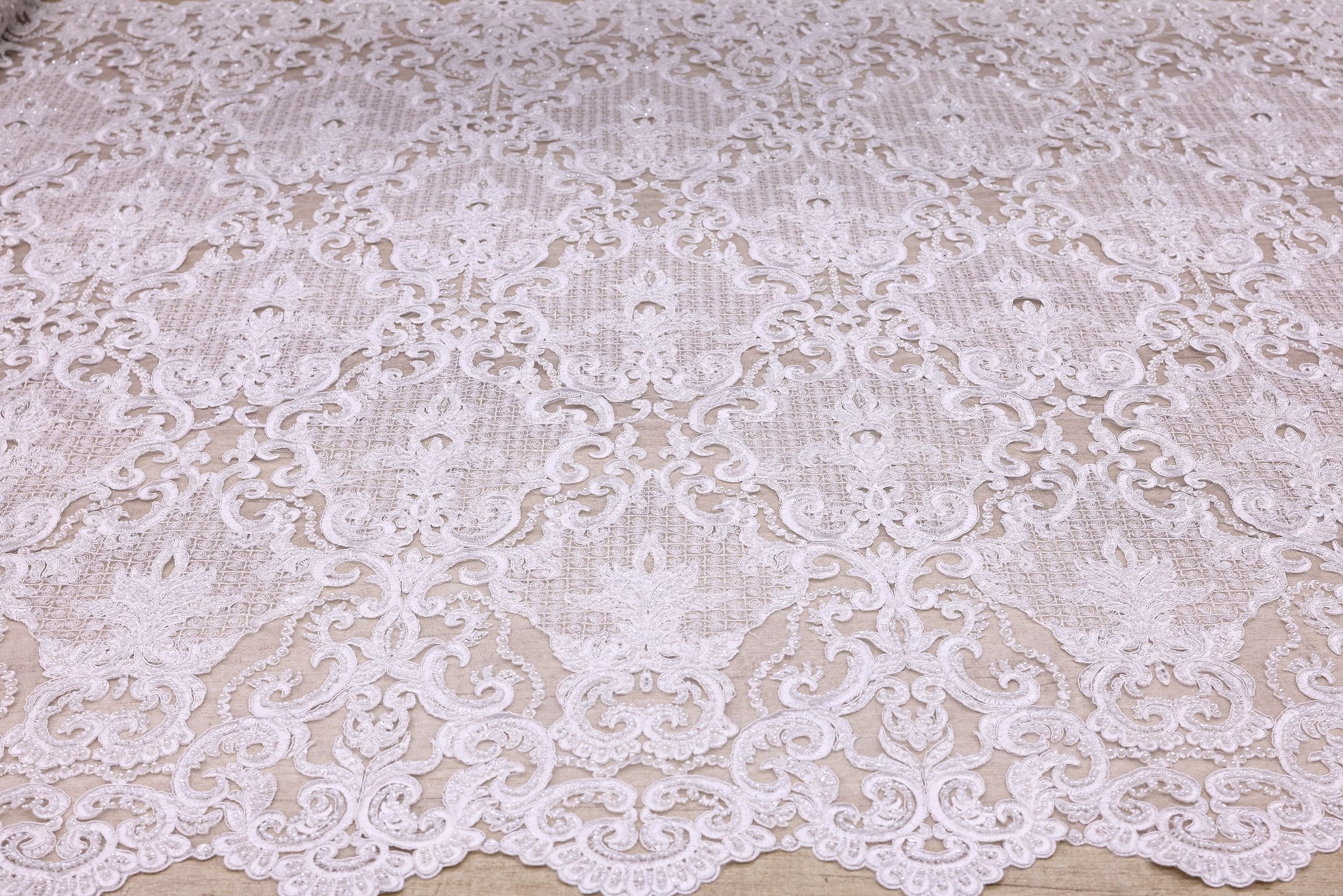 Broderie de lux tip dantela lucrata manual cu perle C66 - Alb Ivory