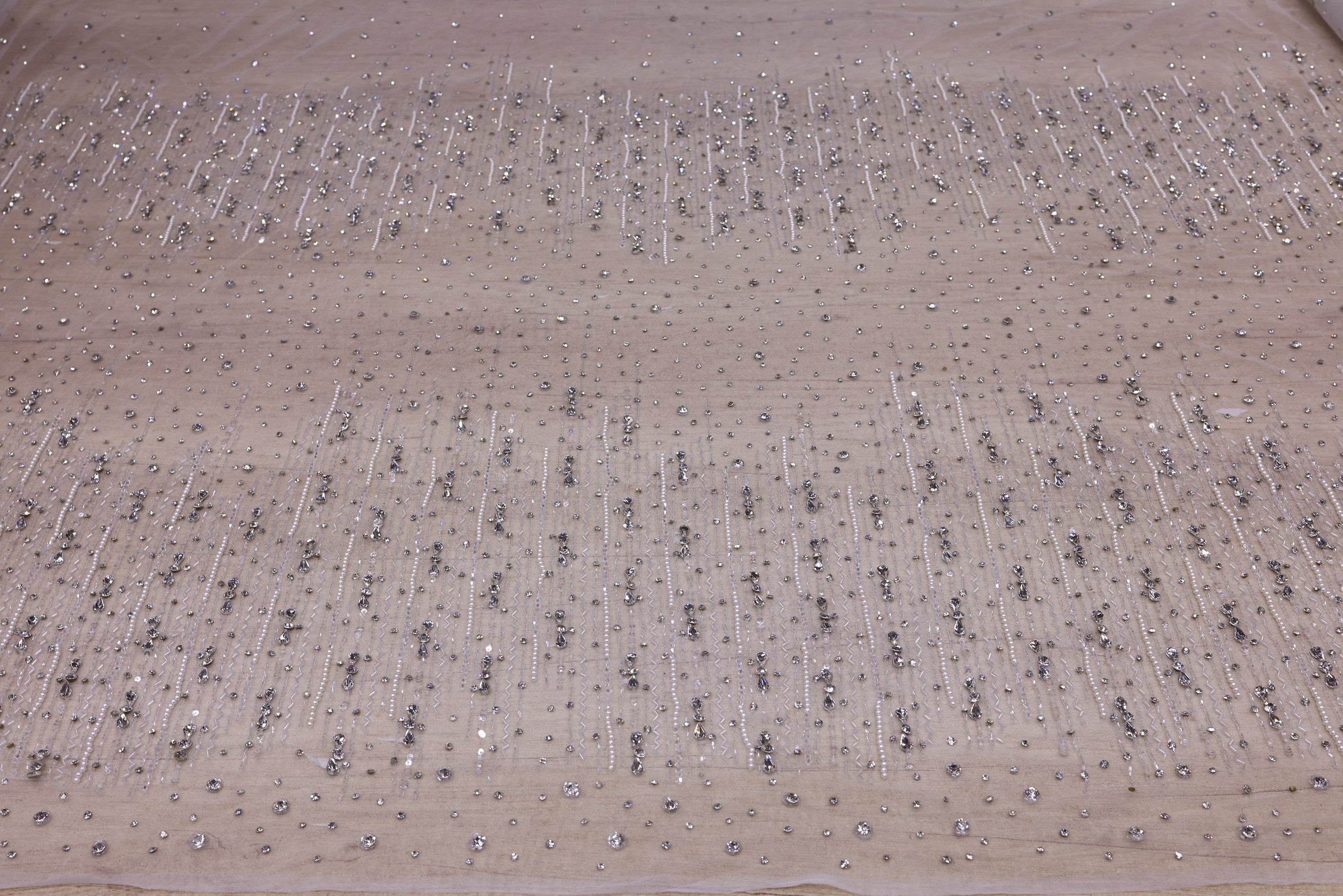Broderie de lux tip dantela cu cristale, perle si margele  C15 - Argintiu