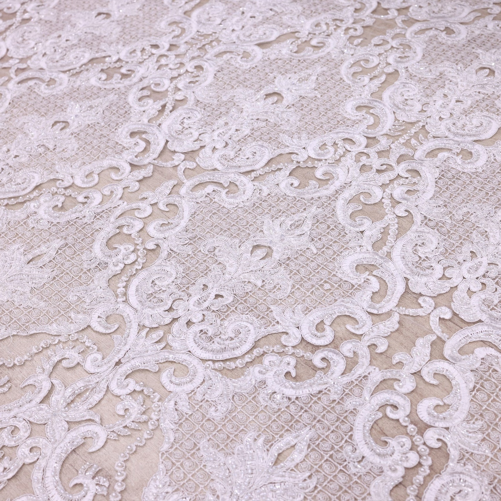 Broderie de lux tip dantela lucrata manual cu perle C66 - Alb Ivory