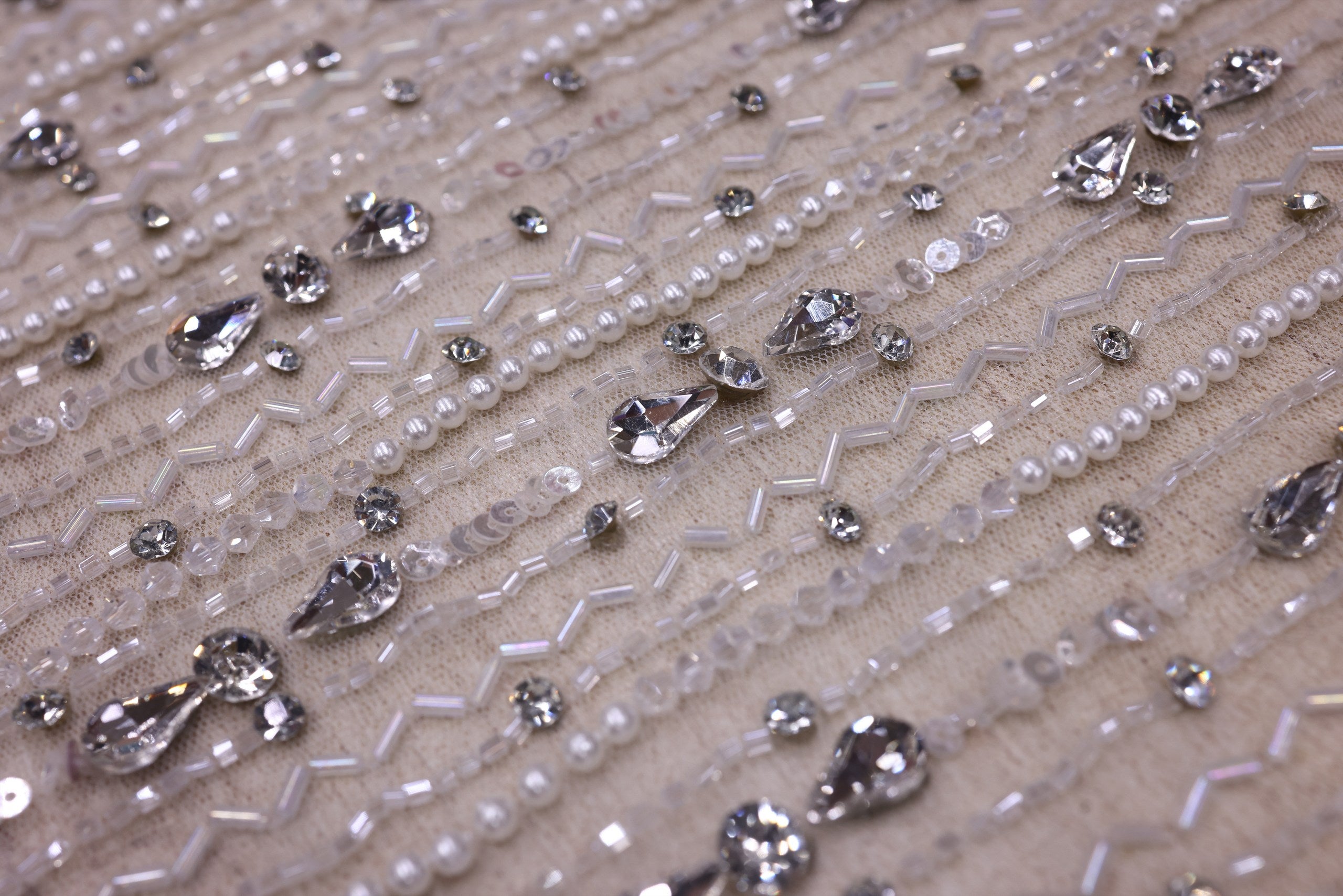 Broderie de lux tip dantela cu cristale, perle si margele  C15 - Argintiu