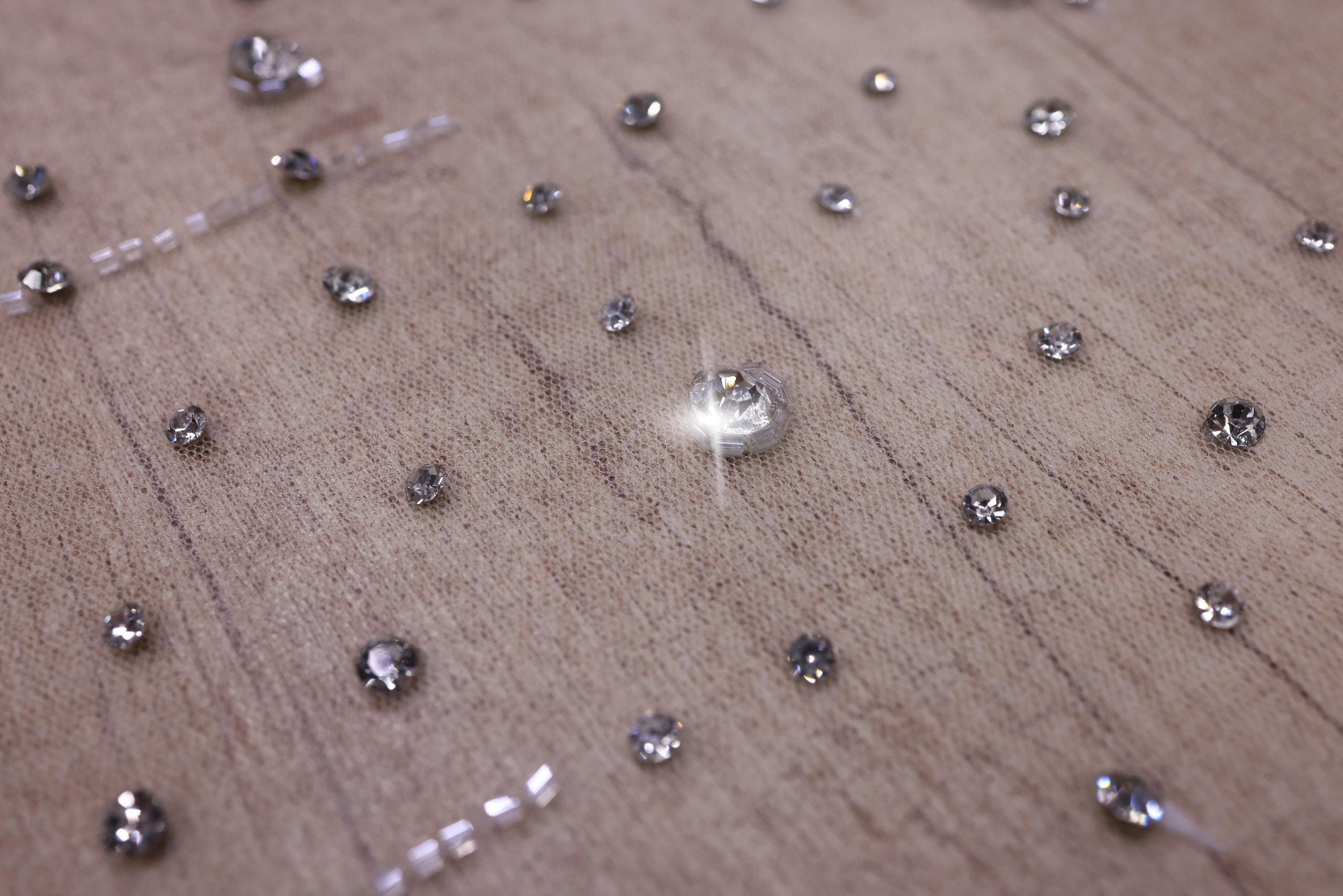 Broderie de lux tip dantela cu cristale, perle si margele  C15 - Argintiu