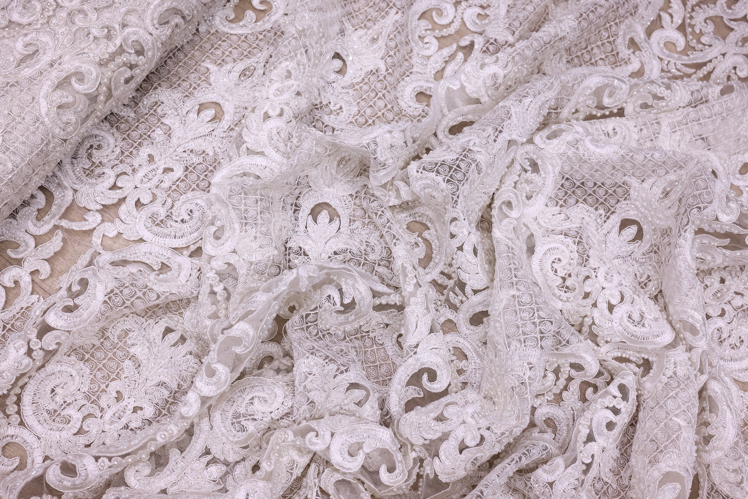 Broderie de lux tip dantela lucrata manual cu perle C66 - Alb Ivory