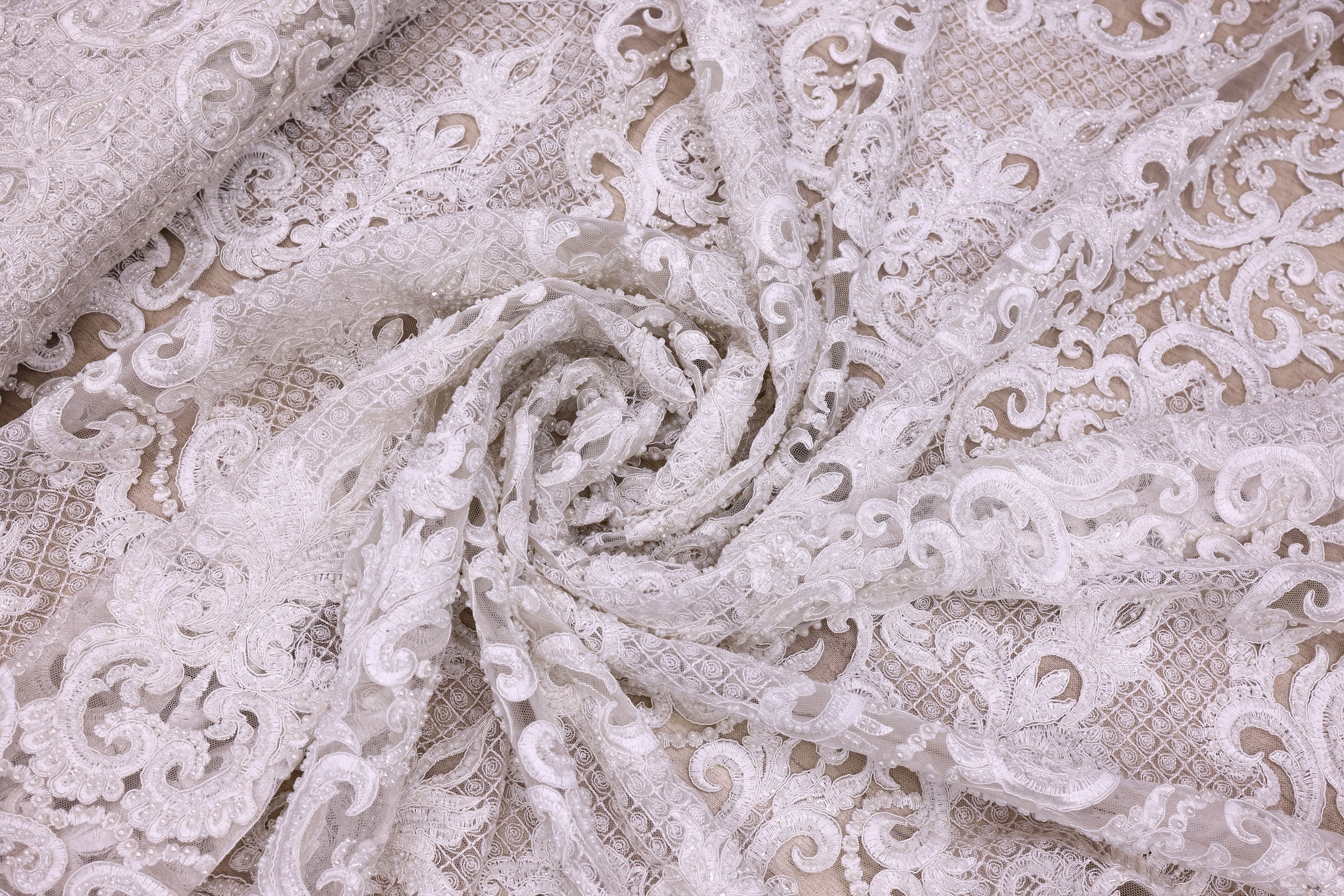 Broderie de lux tip dantela lucrata manual cu perle C66 - Alb Ivory