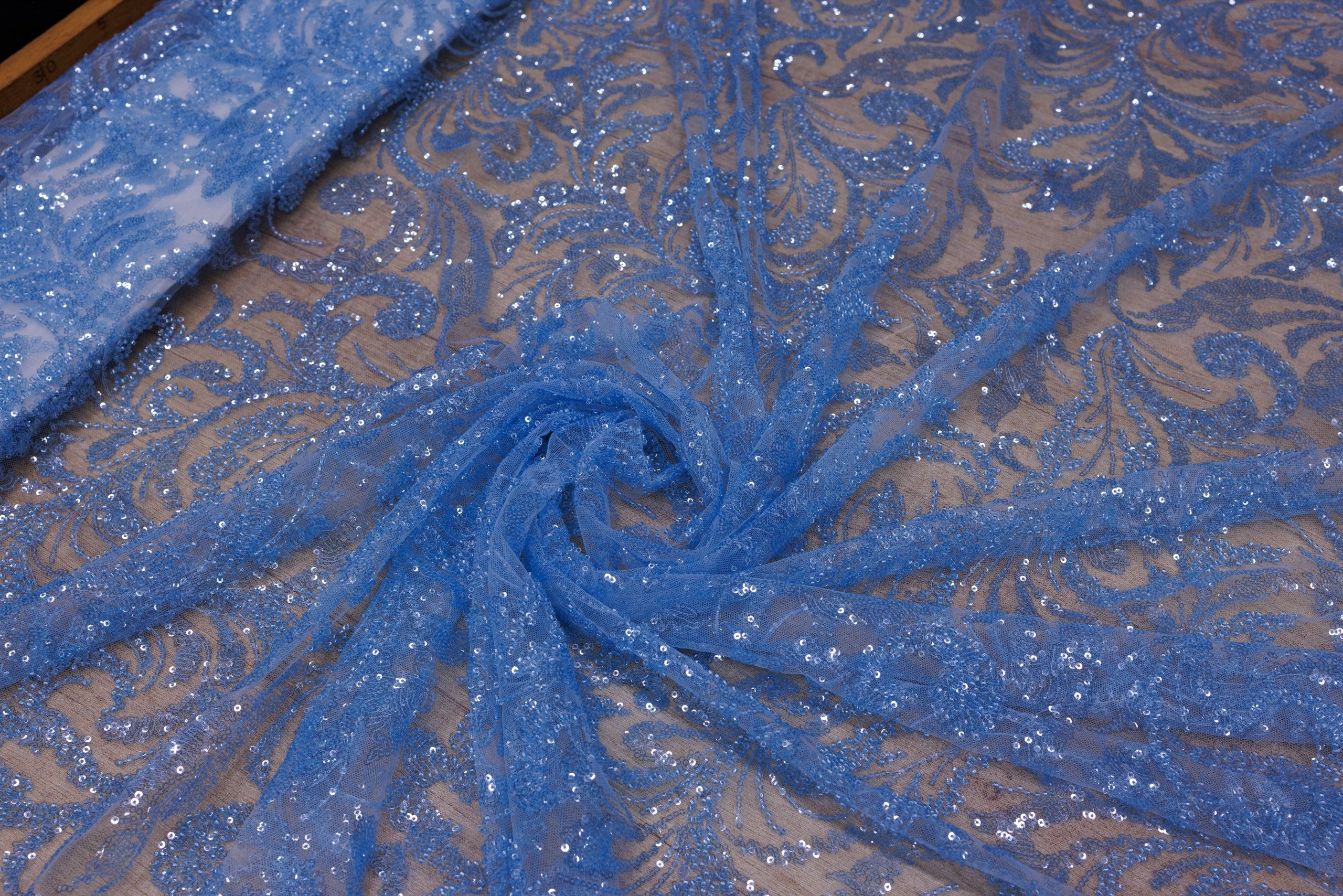 Broderie tip dantela cu perle/margele si paiete A20 - Bleu.
