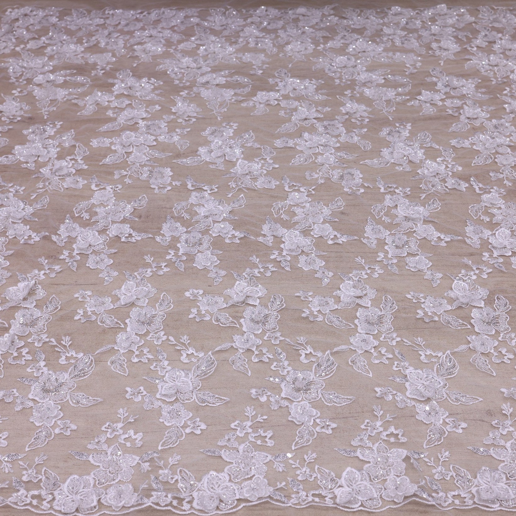 Broderie de lux tip dantela cu strasuri/pietre pretioase  B96 - Alb.