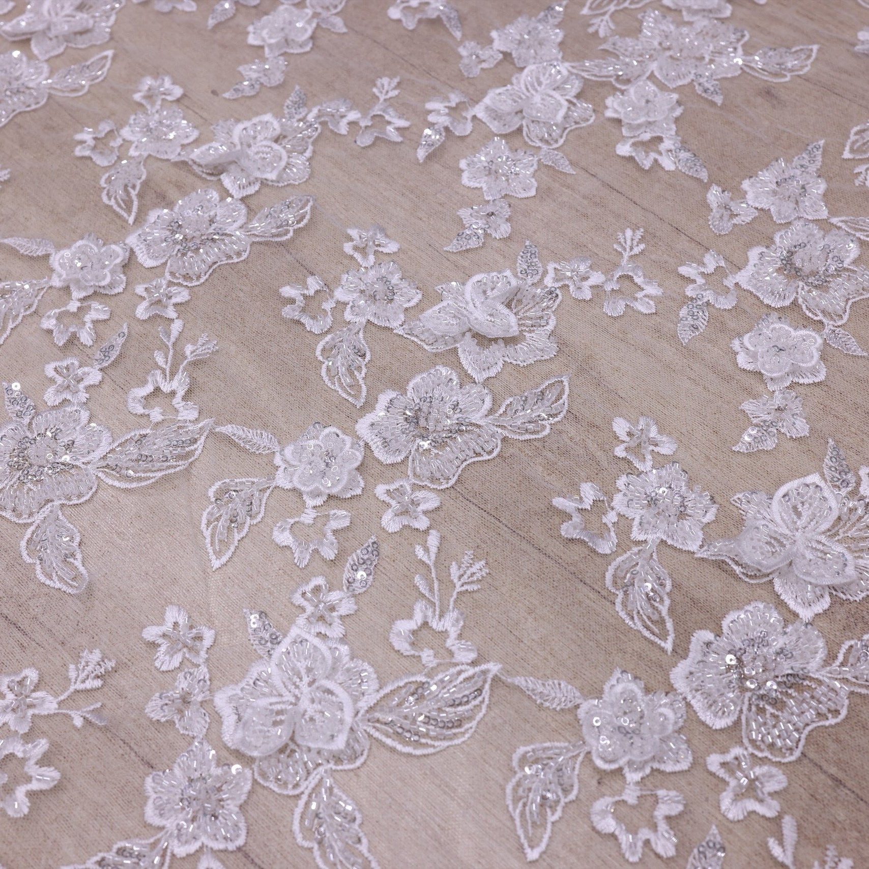 Broderie de lux tip dantela cu strasuri/pietre pretioase  B96 - Alb.