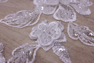 Broderie de lux  tip dantela cu flori 3D si margele cusute manual A95 - Alb.