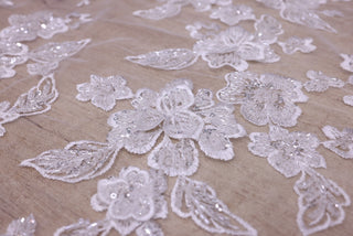 Broderie de lux  tip dantela cu flori 3D si margele cusute manual A95 - Alb.