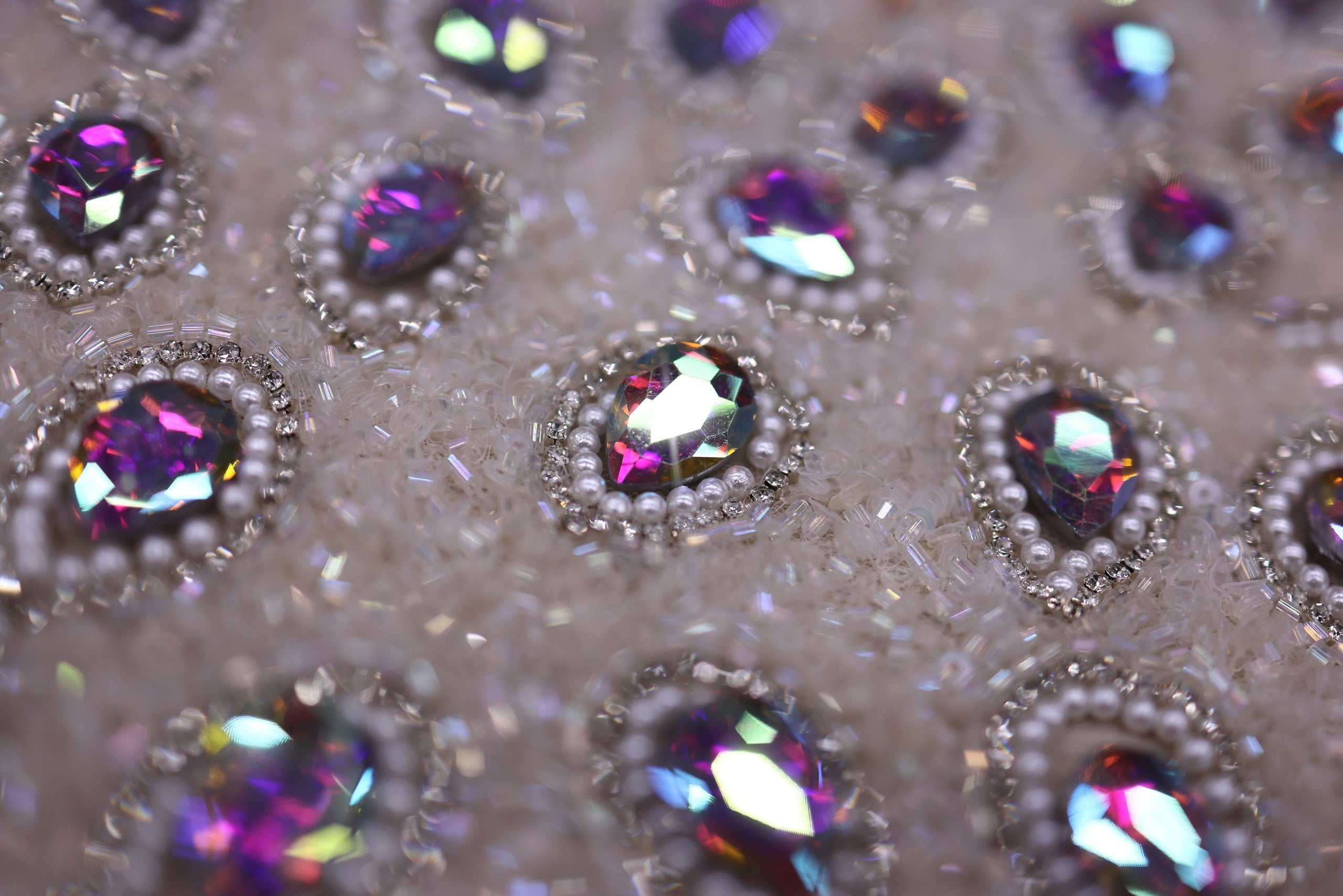 Broderie de lux tip dantela cu pietre pretioase si perle cusute manual  C17 - Argintiu