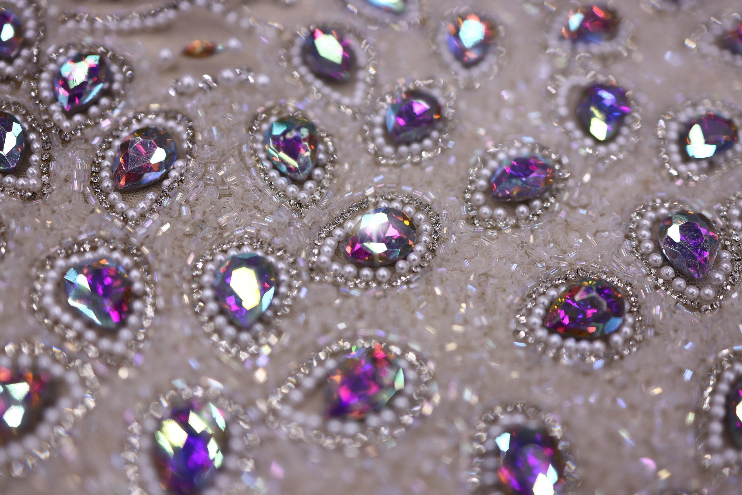 Broderie de lux tip dantela cu pietre pretioase si perle cusute manual  C17 - Argintiu