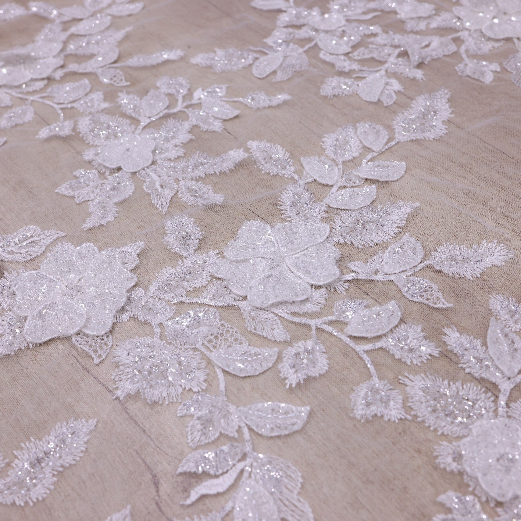 Broderie de lux tip dantela cu strasuri/pietre pretioase  B97 - Alb.