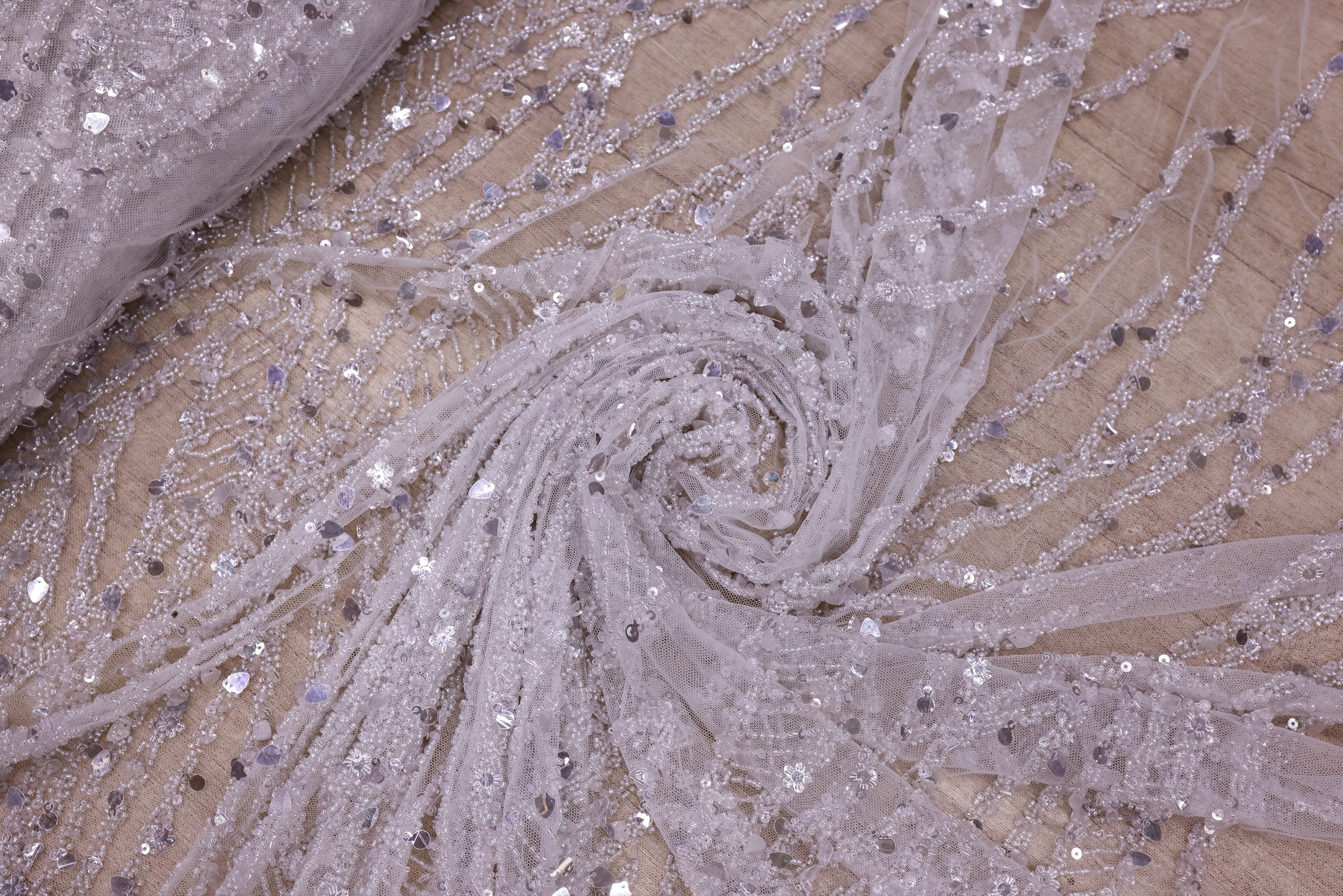 Broderie de lux tip dantela lucrata manual cu margele si paiete C68 - Alb Ivory