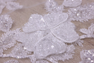 Broderie de lux tip dantela cu flori 3D, cristale aplicate manual - Alb.