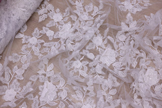 Broderie de lux tip dantela cu flori 3D, cristale aplicate manual - Alb.