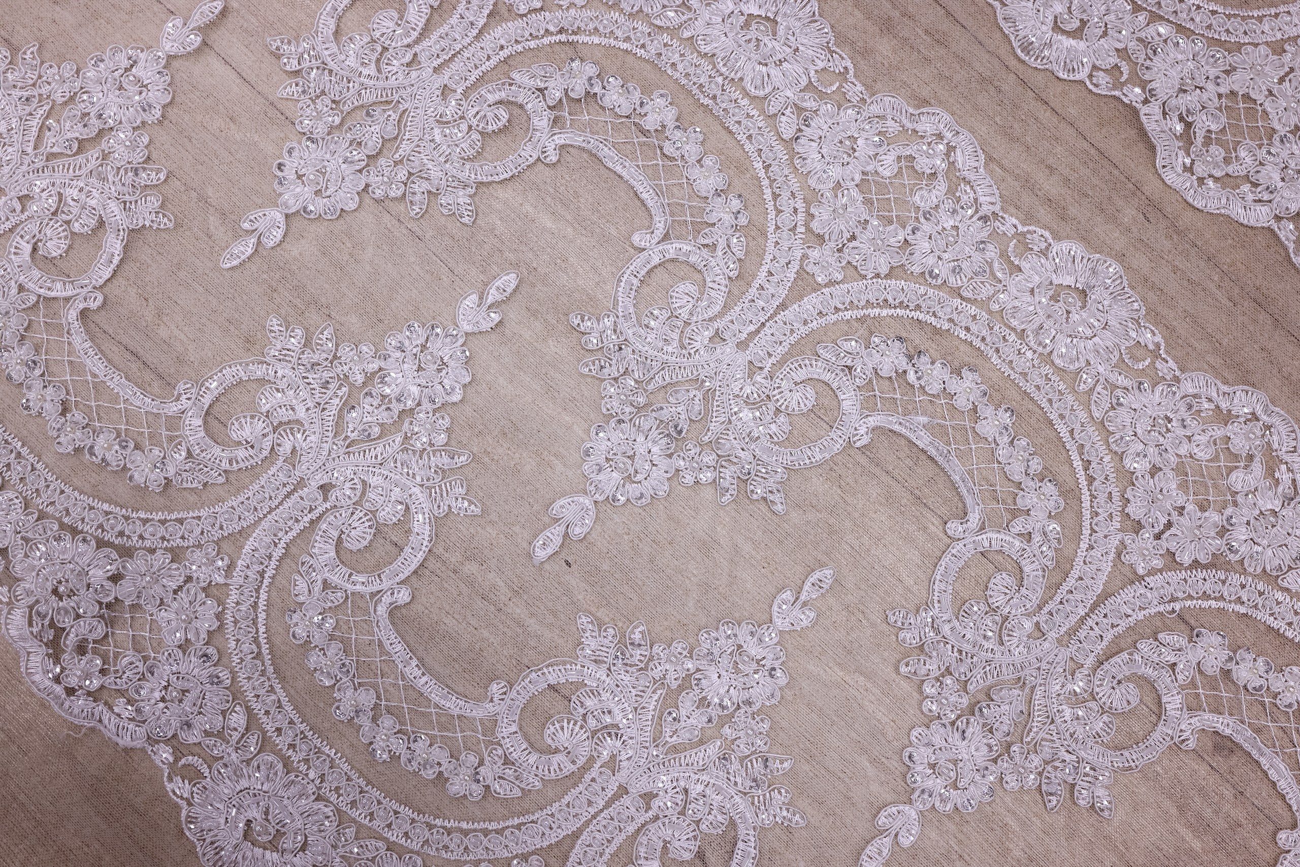 Broderie de lux tip dantela cu perle si paiete   C69 - Alb