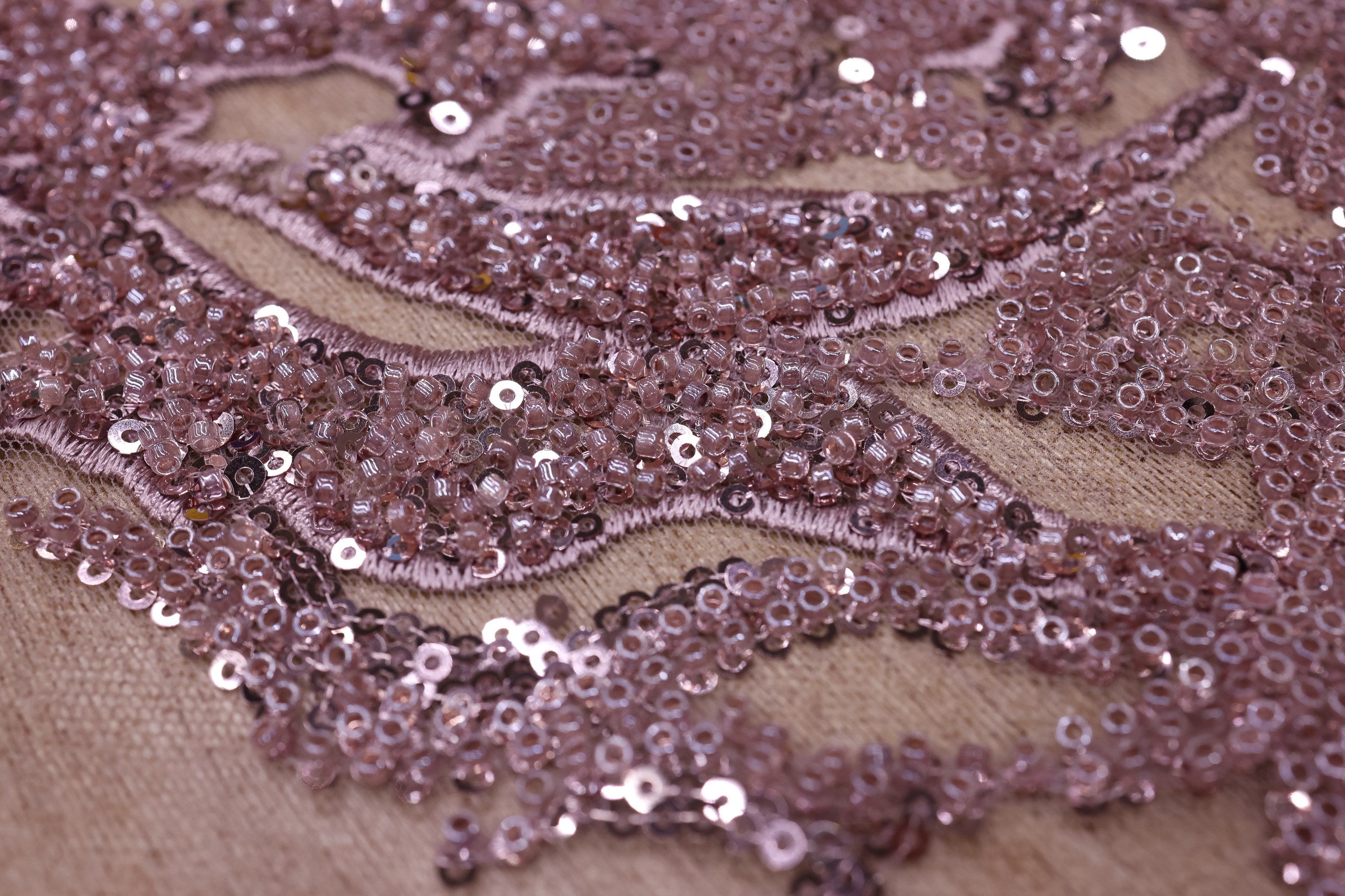 Broderie tip dantela cu perle/margele si paiete B39 - Roz