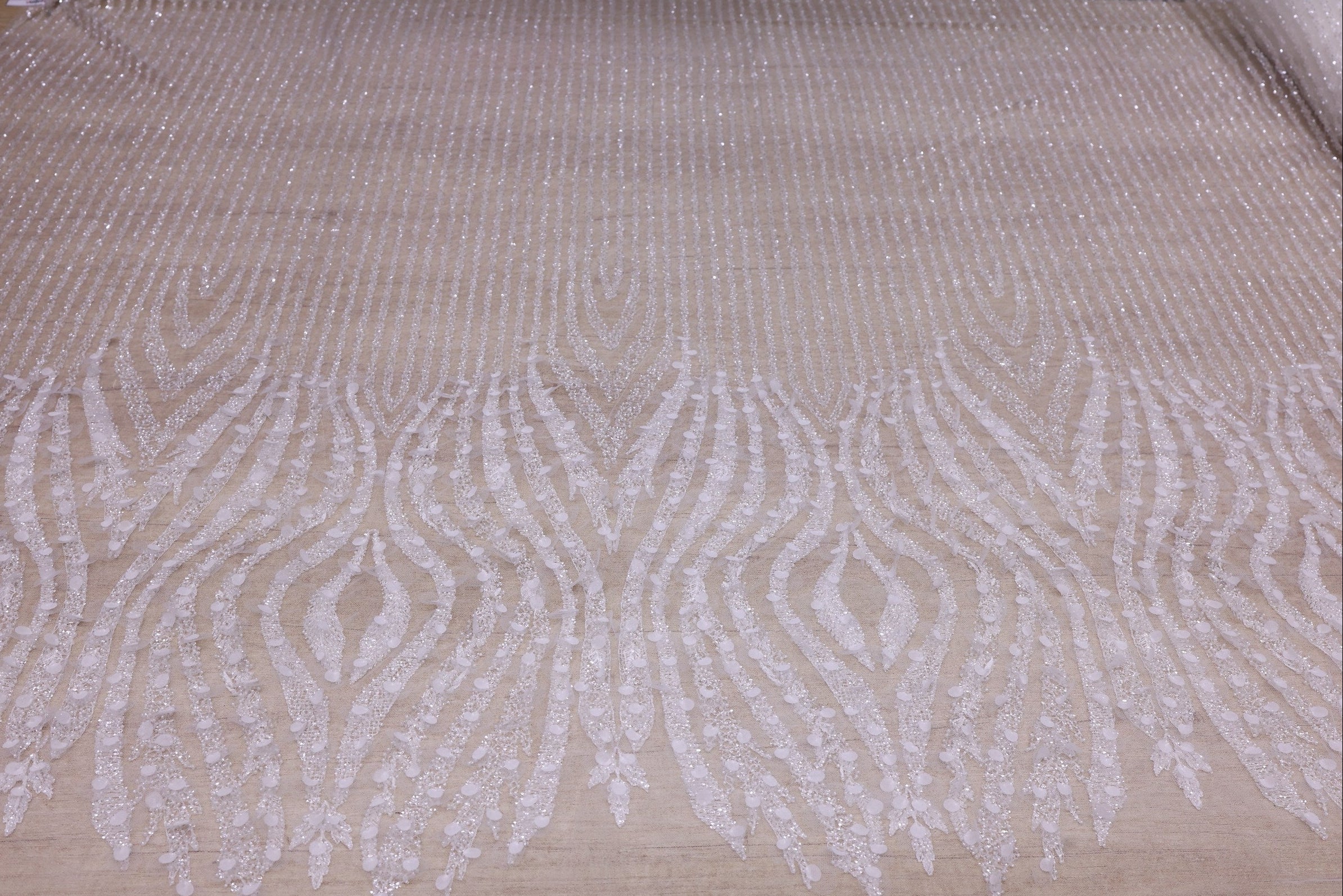Broderie de lux tip dantela cu strasuri/pietre pretioase  B98 - Alb.