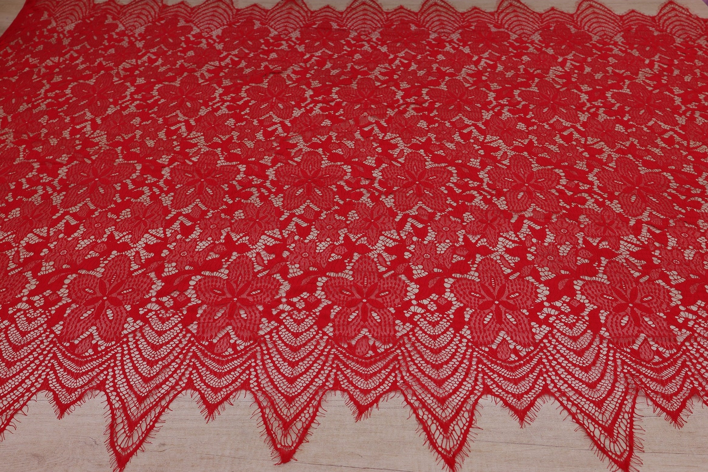 Dantela Chantilly Rosu - 123
