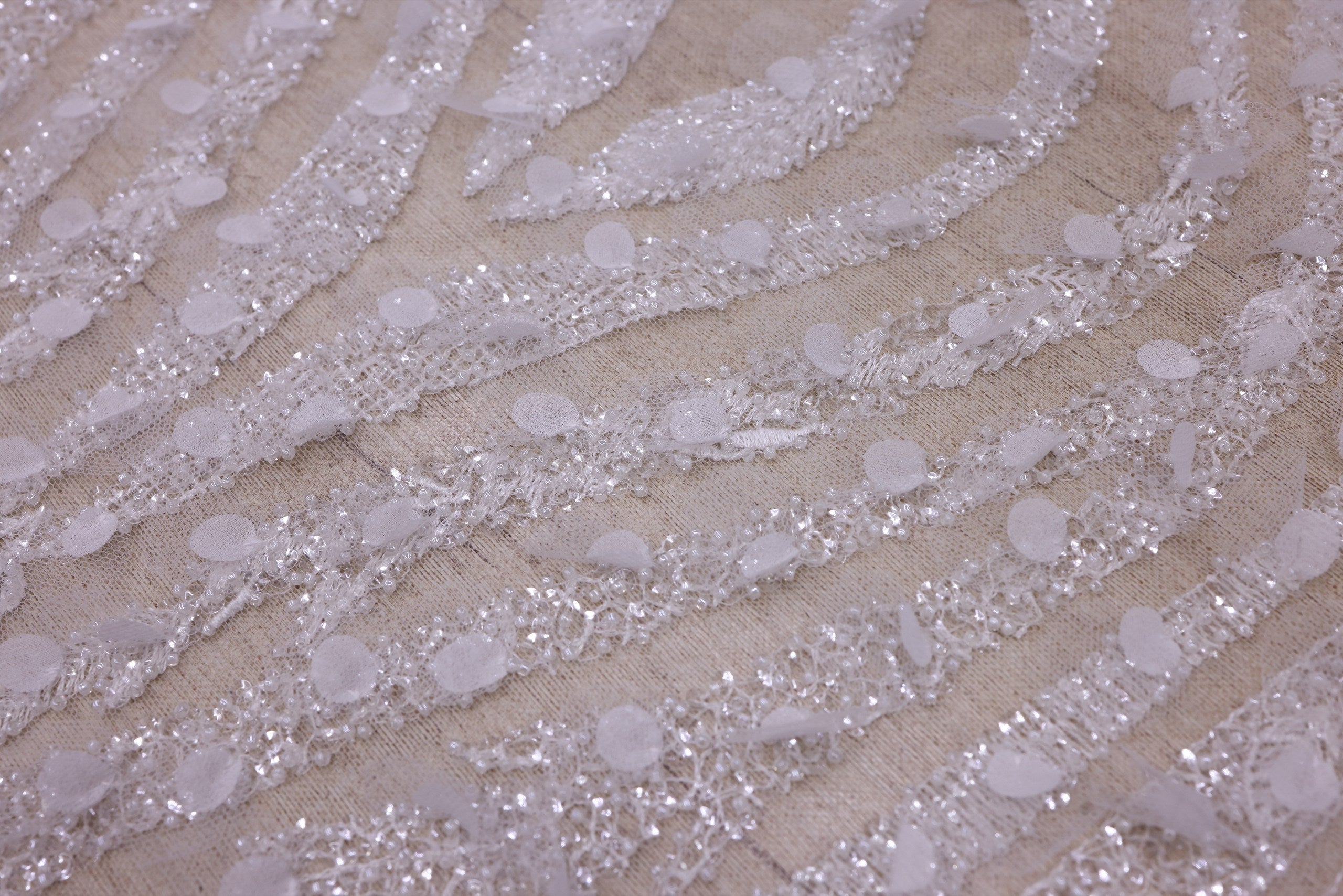 Broderie de lux tip dantela cu margele si paiete cusute manual  B98 - Alb.