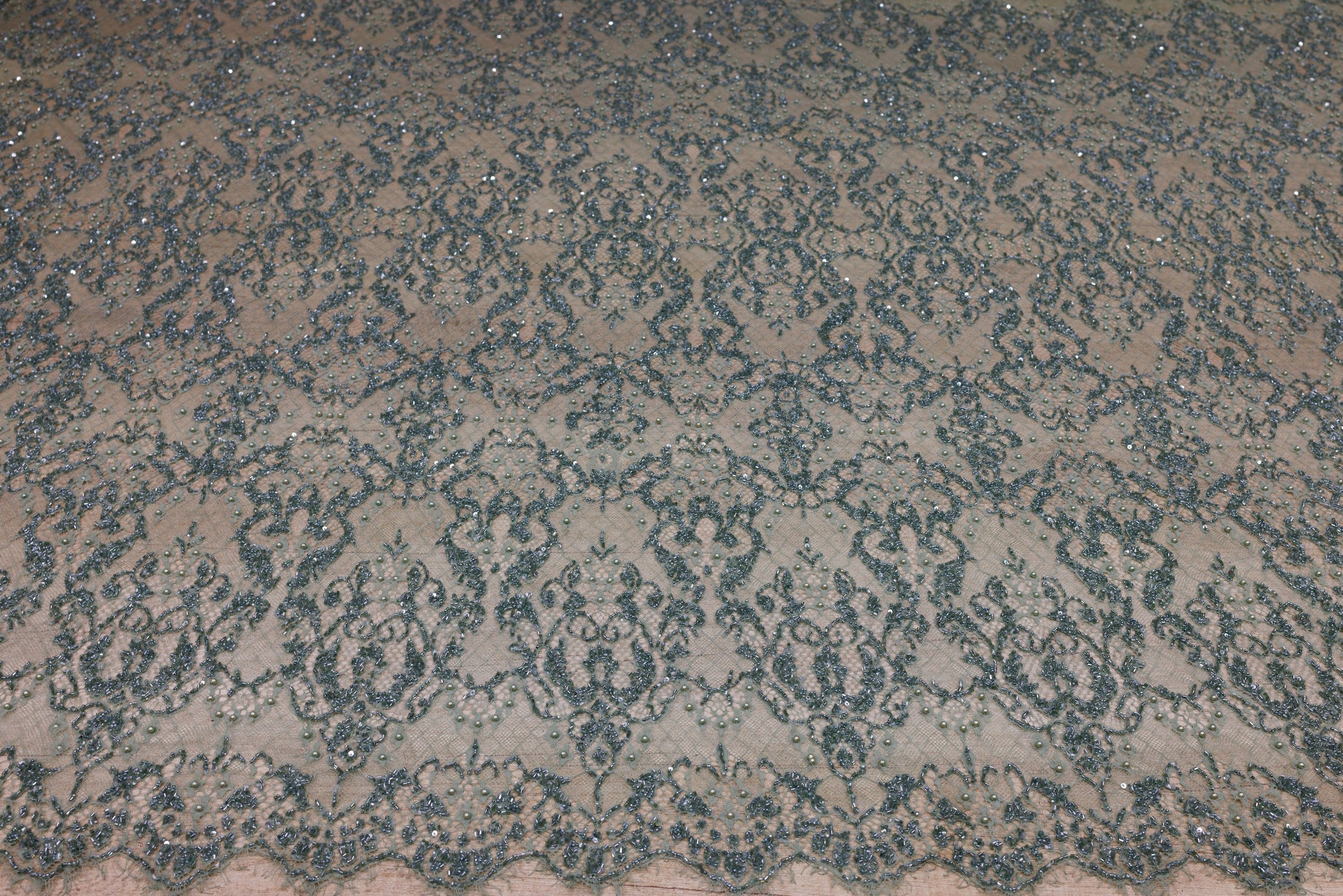 Dantelă Chantilly accesorizată manual în India D29 - Verde Salvie