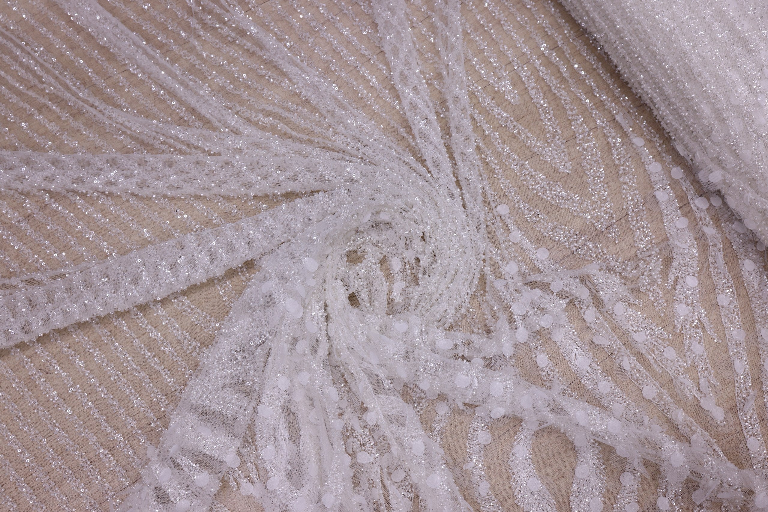 Broderie de lux tip dantela cu margele si paiete cusute manual  B98 - Alb.