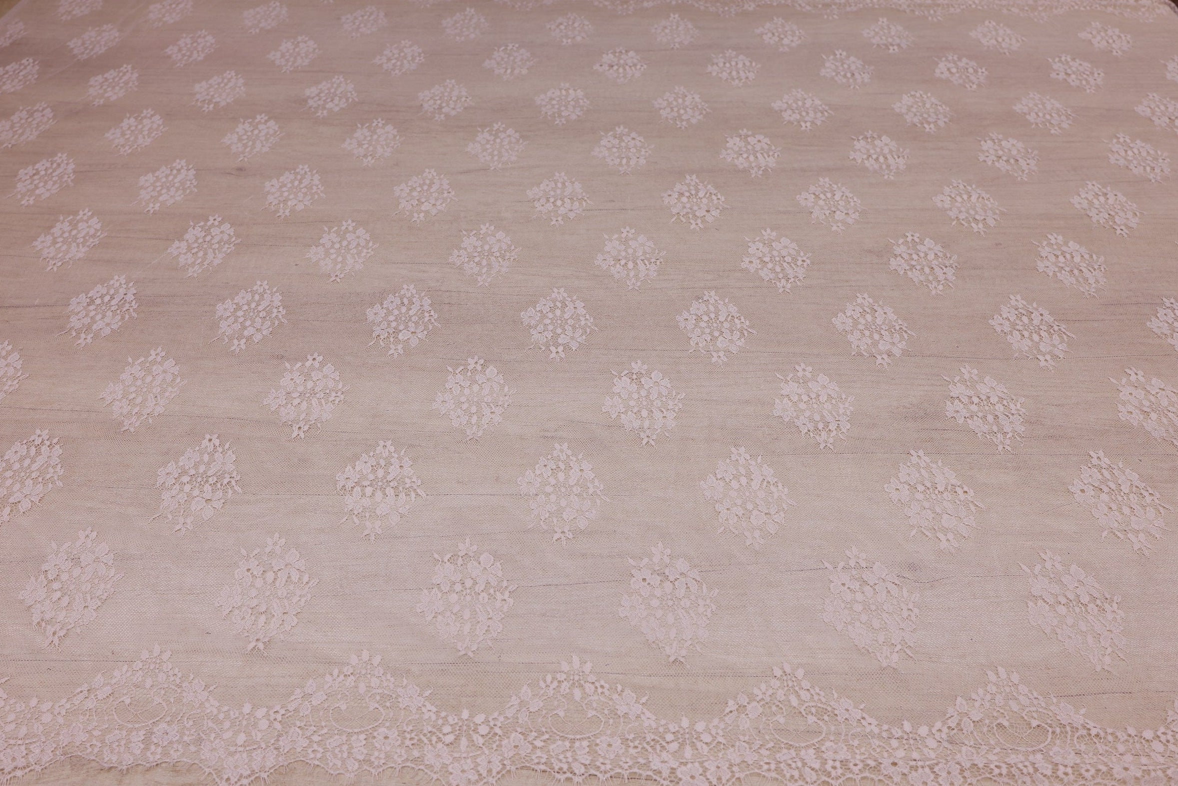 Dantela Chantilly Bej Deschis - 657-2