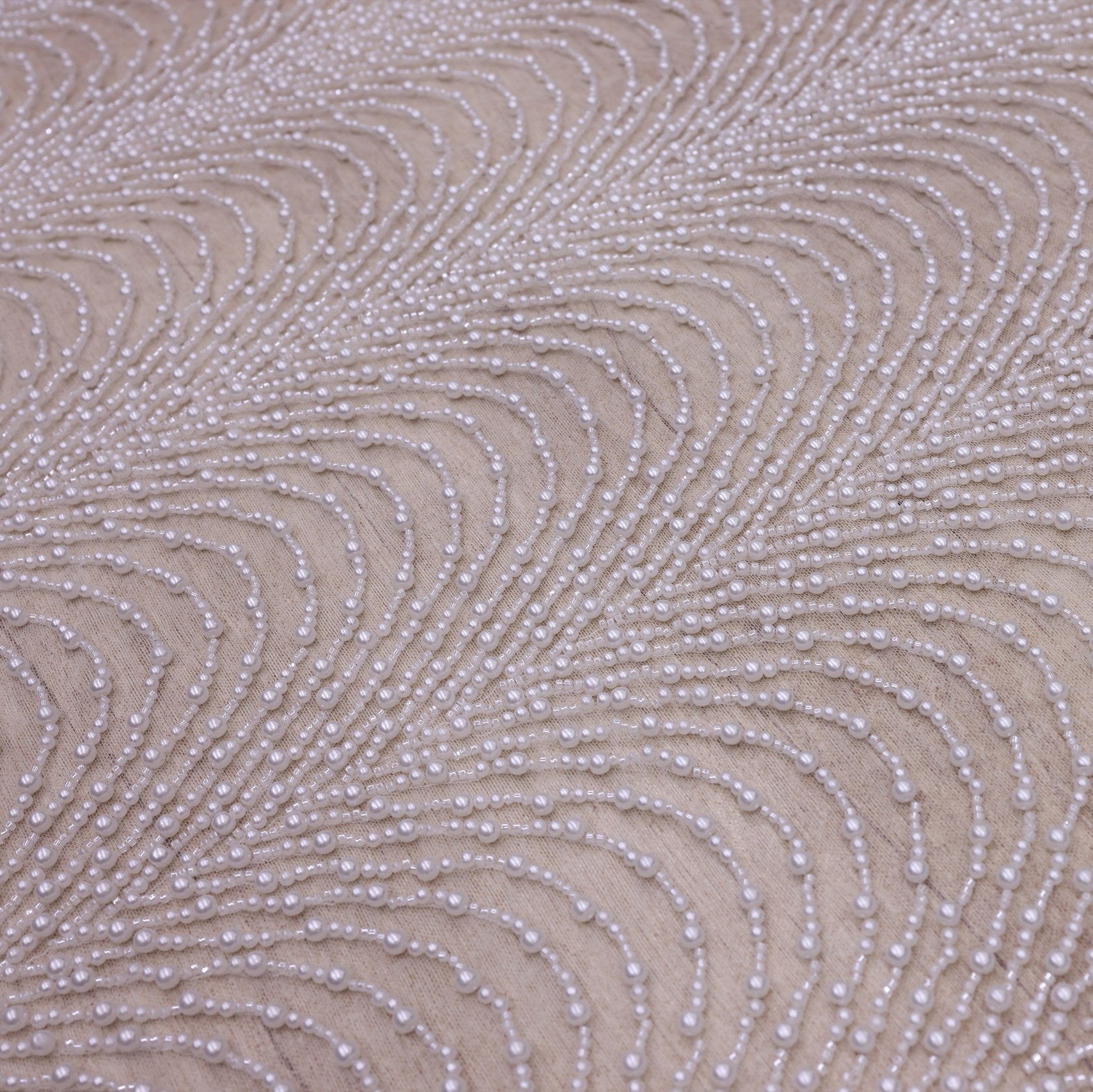 Broderie de lux tip dantela cu strasuri/pietre pretioase  B99 - Alb.