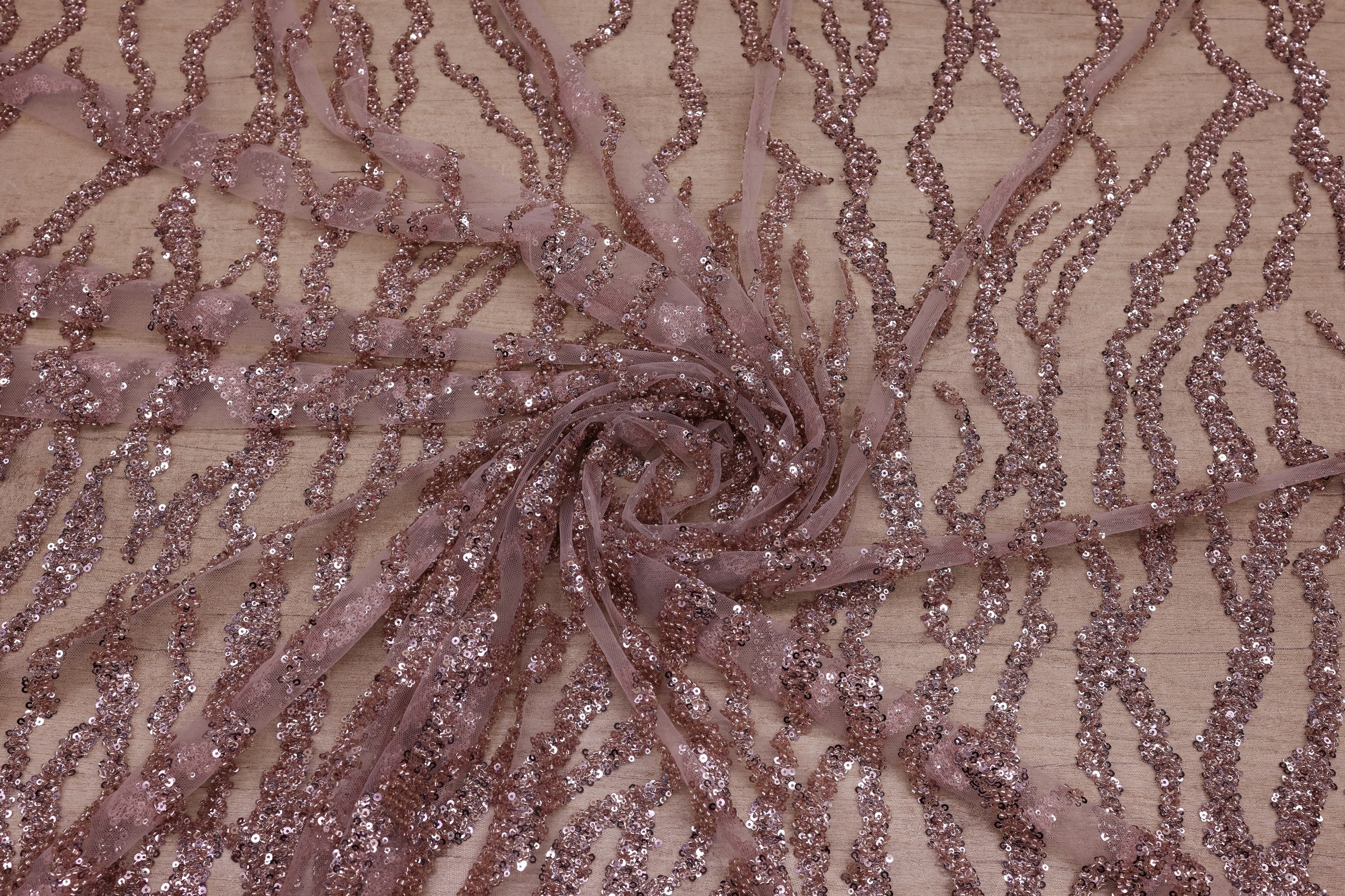 Broderie tip dantela cu perle/margele si paiete B40 - Roz