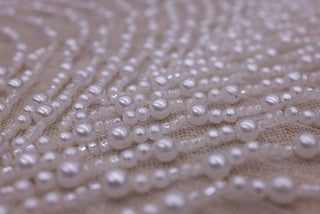Broderie de lux tip dantela cu perle cusute manual  B99 - Alb.