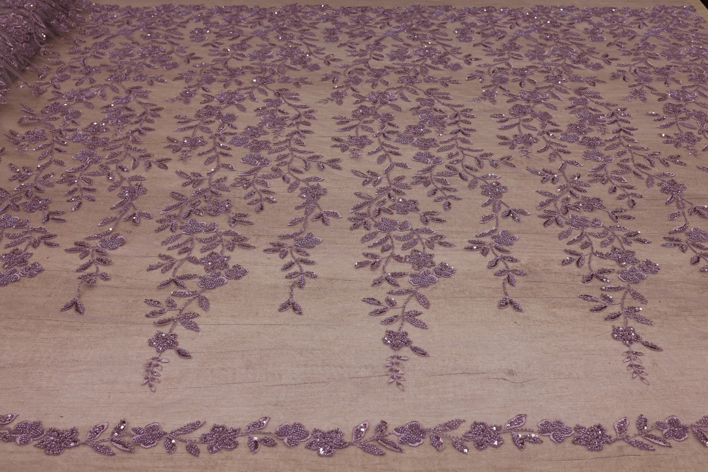 Broderie tip dantela cu perle/margele si paiete B41 - Mov Lila