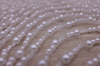 Broderie de lux tip dantela cu perle cusute manual  B99 - Alb.