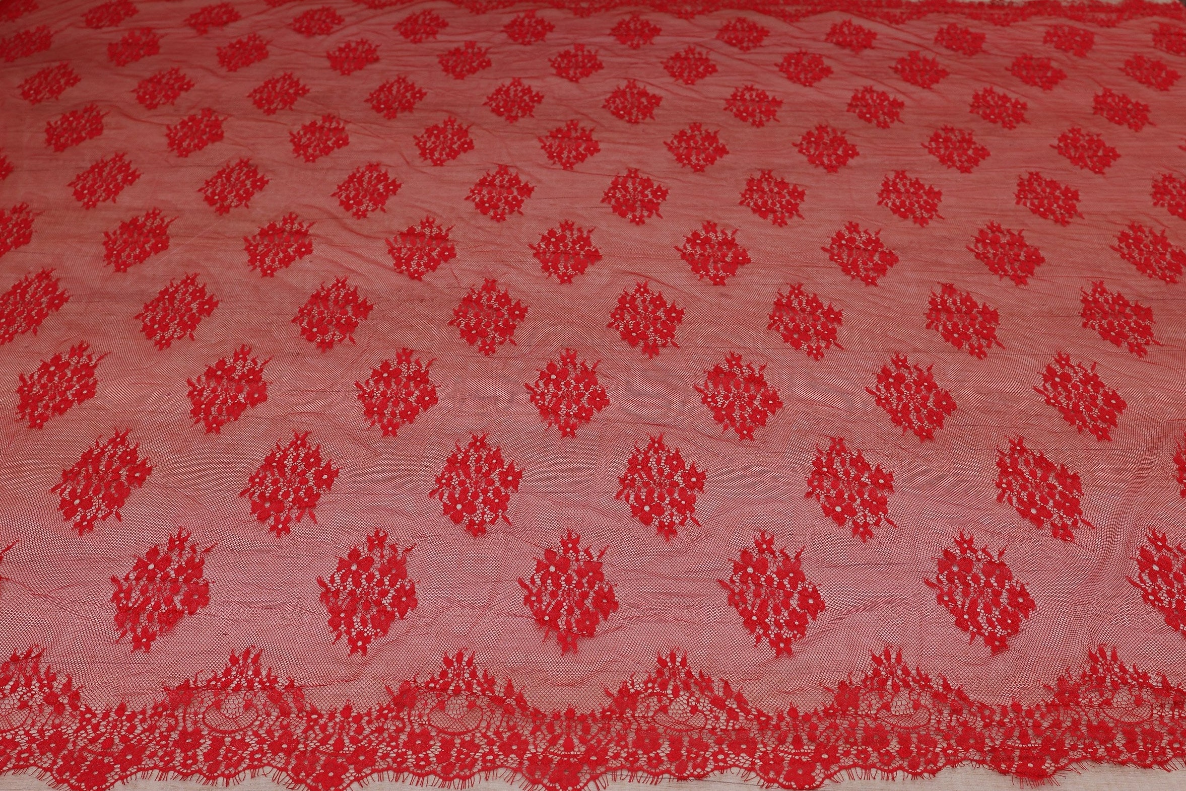 Dantela Chantilly Rosu - 657-2