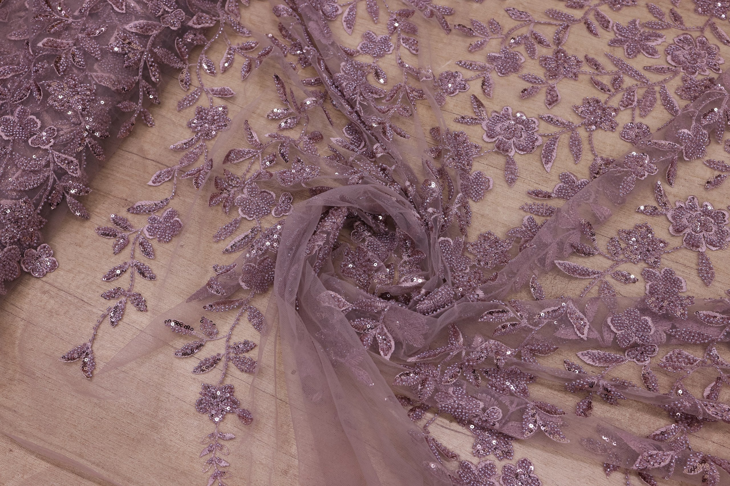 Broderie tip dantela cu perle/margele si paiete B41 - Mov Lila