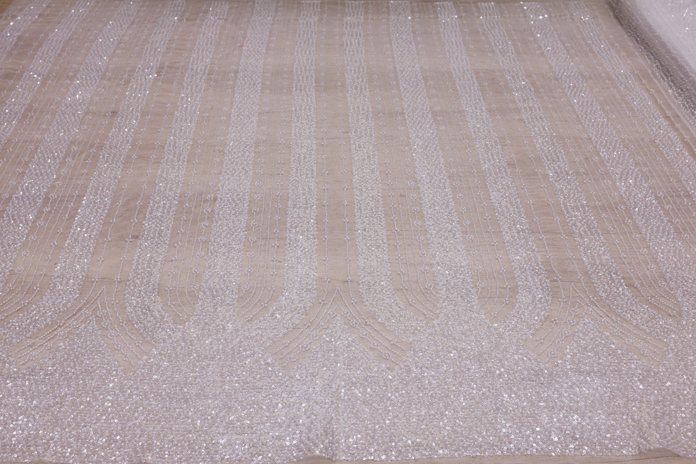 Broderie tip dantela cu margele si paiete A70 - Argintiu
