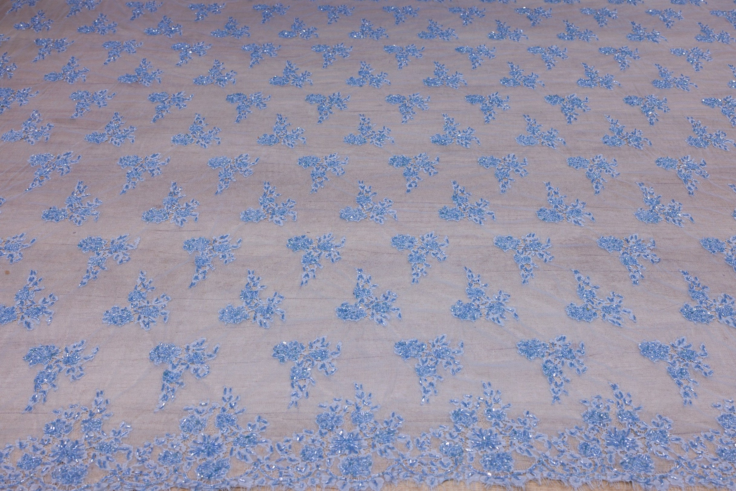 Dantelă Chantilly accesorizată manual în India D30 - Bleu