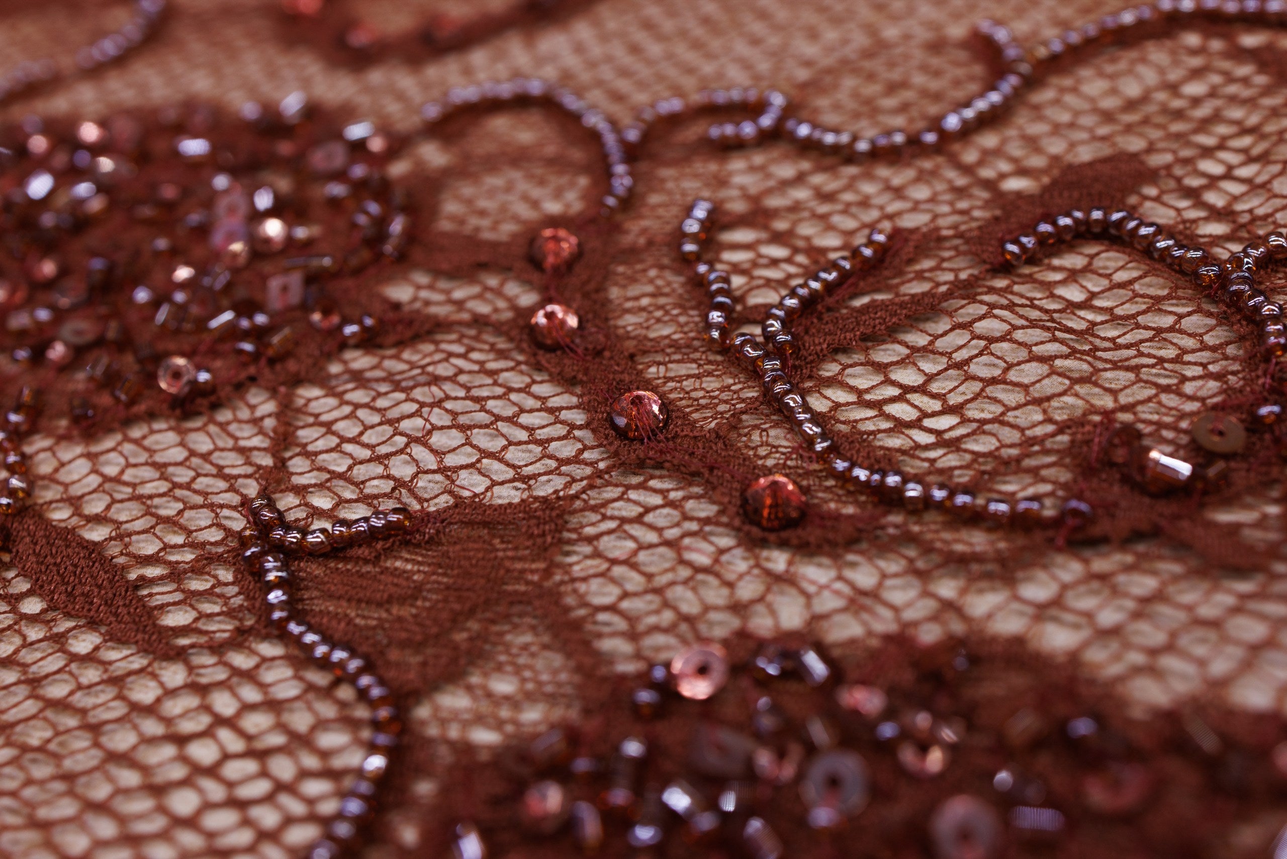 Broderie de lux tip dantela cu paiete si margele cusute manual D80 - Maro