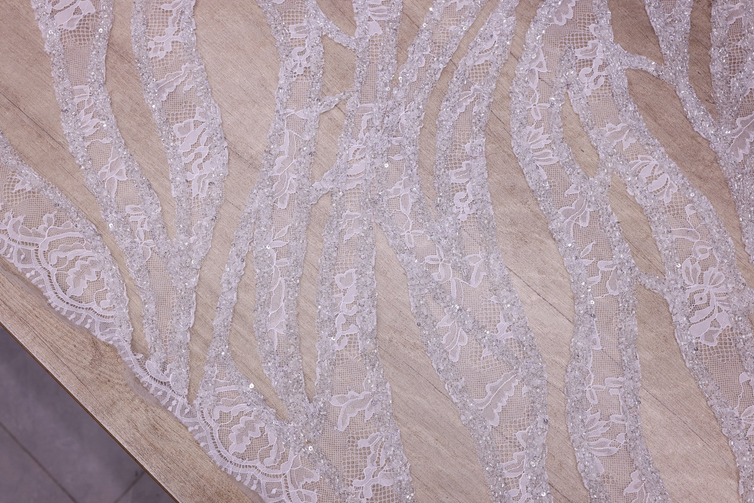Dantelă Chantilly accesorizată manual în India C98 - Alb