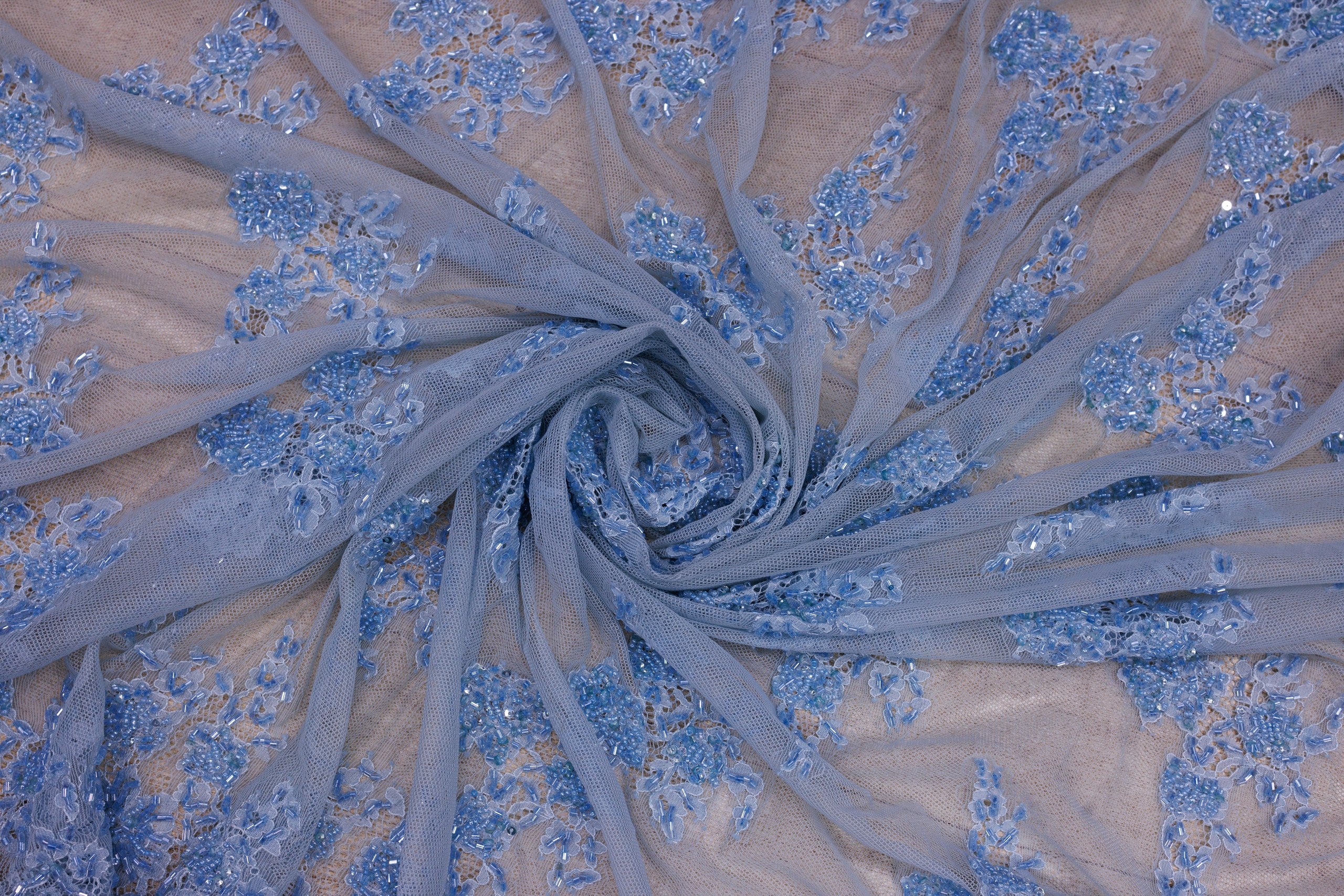 Dantelă Chantilly accesorizată manual în India D30 - Bleu