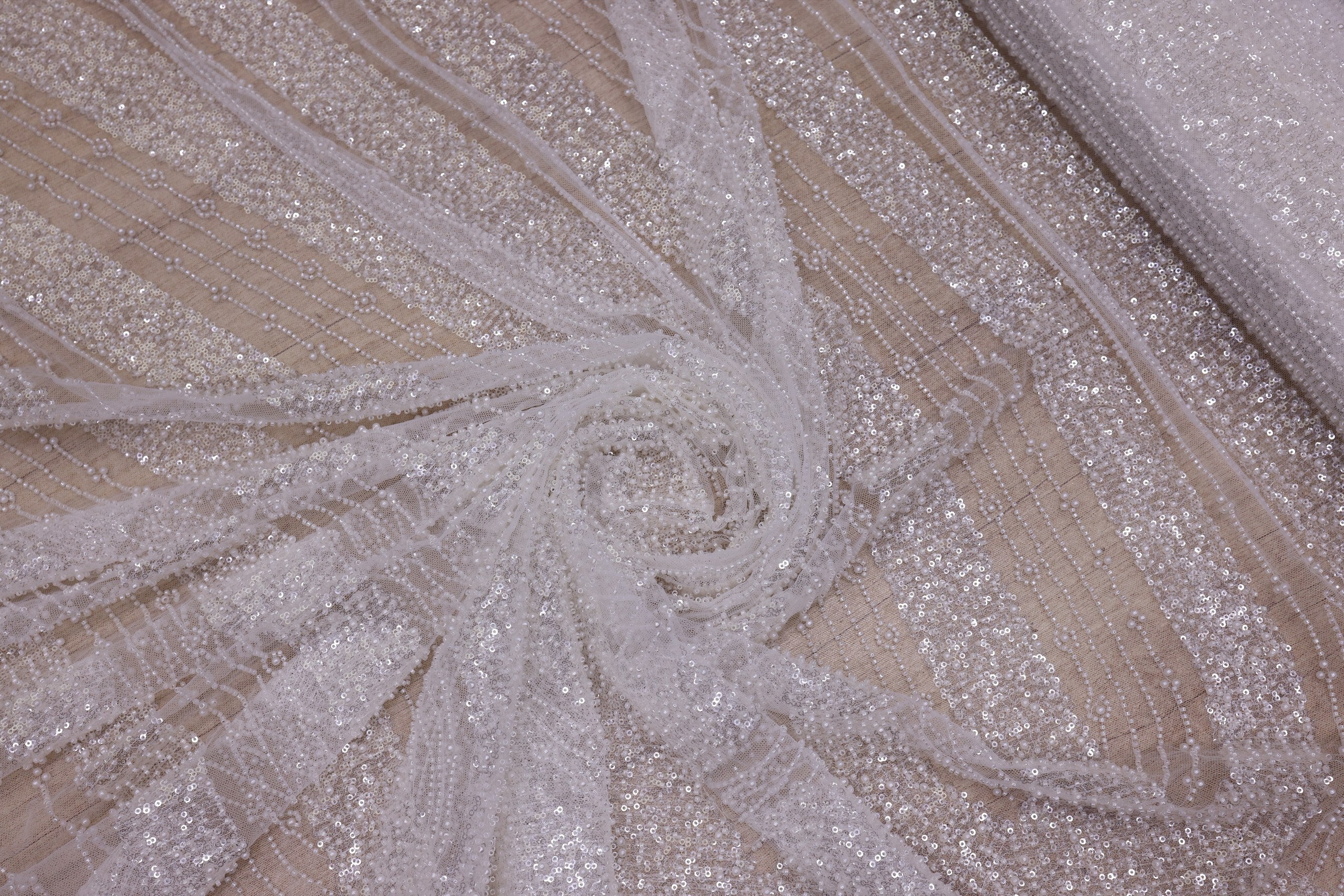 Broderie tip dantela cu margele si paiete A70 - Argintiu
