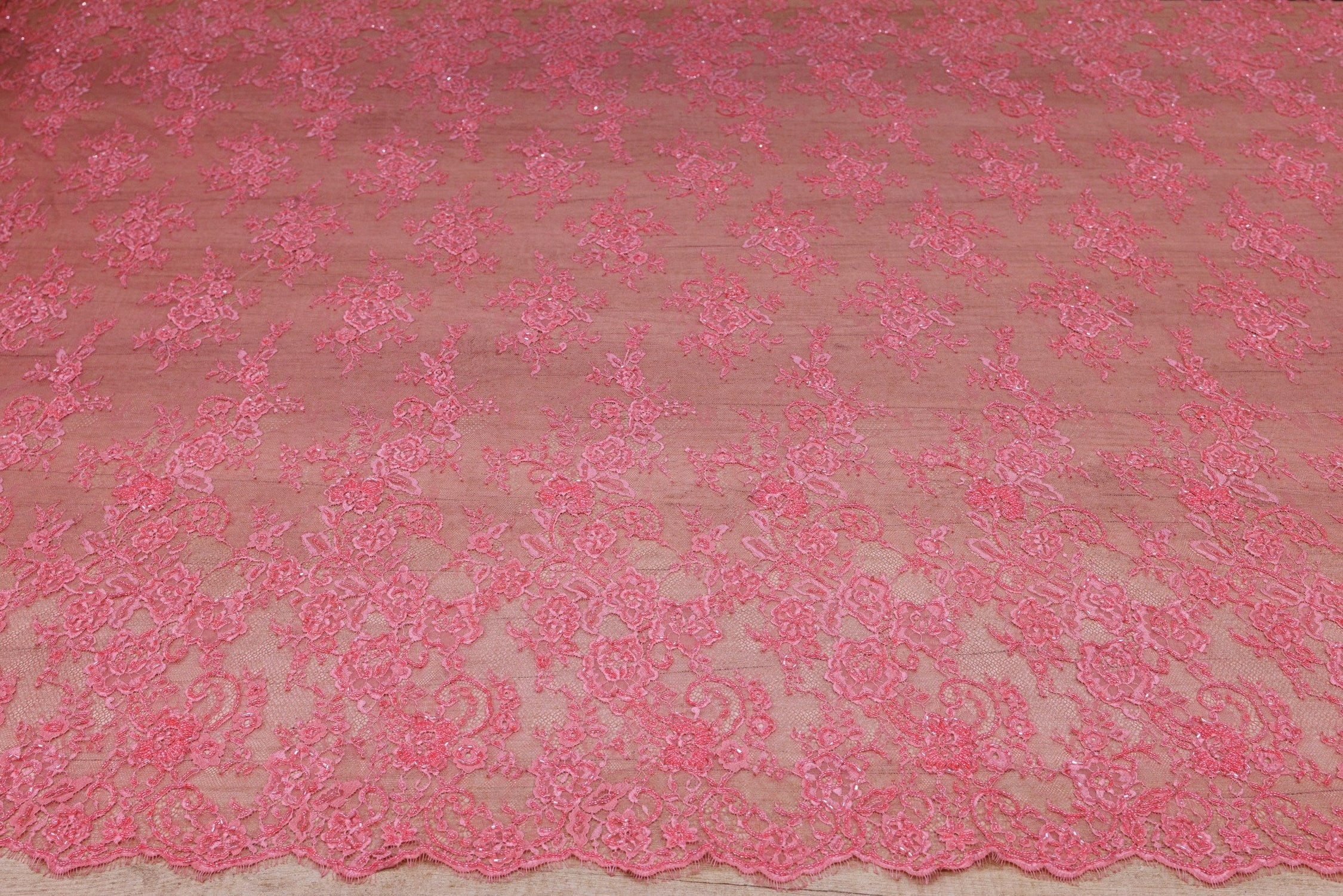 Dantelă Chantilly accesorizată manual în India D31 - Roz Corai