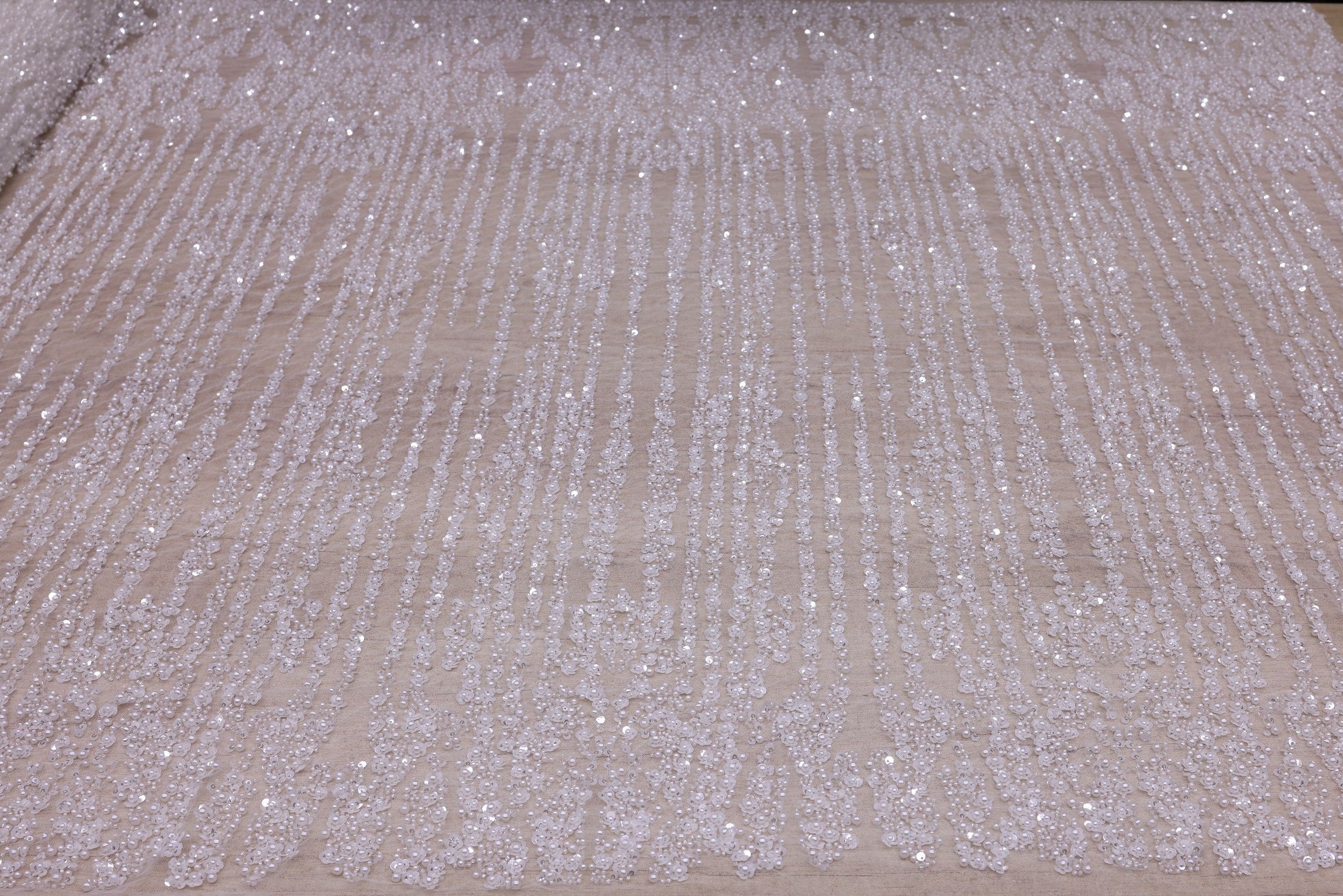 Broderie de lux tip dantela cu perle,paiete si aplicatii florale 3D C1 - Argintiu