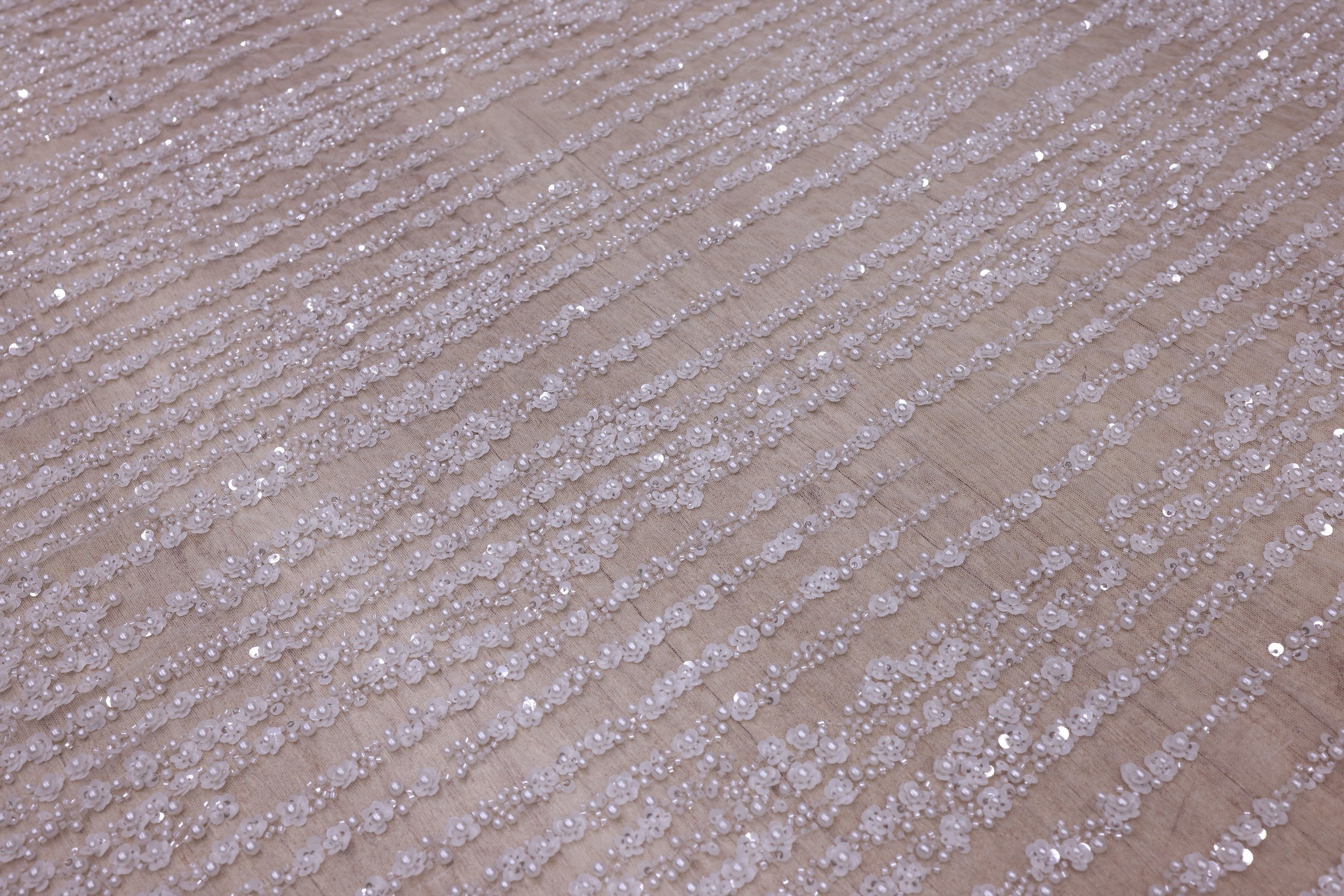 Broderie de lux tip dantela cu perle,paiete si aplicatii florale 3D C1 - Argintiu