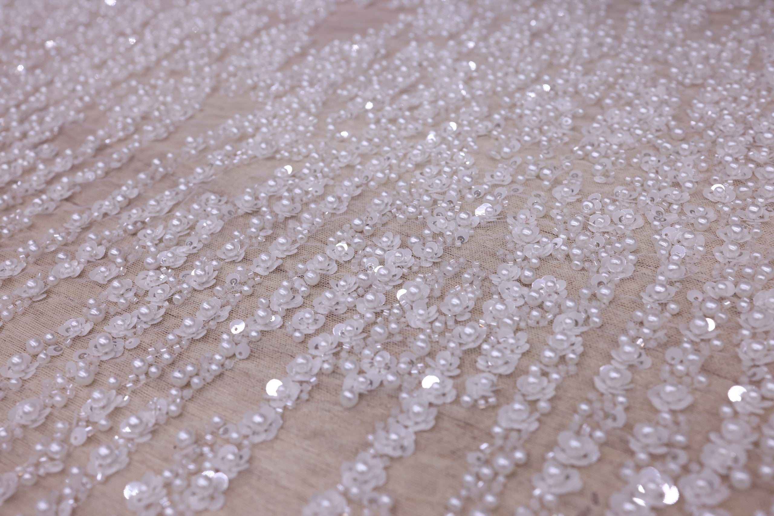 Broderie de lux tip dantela cu perle,paiete si aplicatii florale 3D C1 - Argintiu