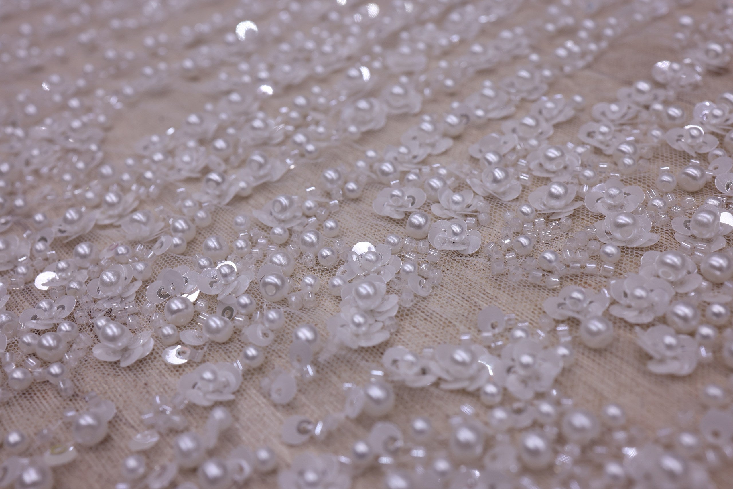 Broderie de lux tip dantela cu perle,paiete si aplicatii florale 3D C1 - Argintiu