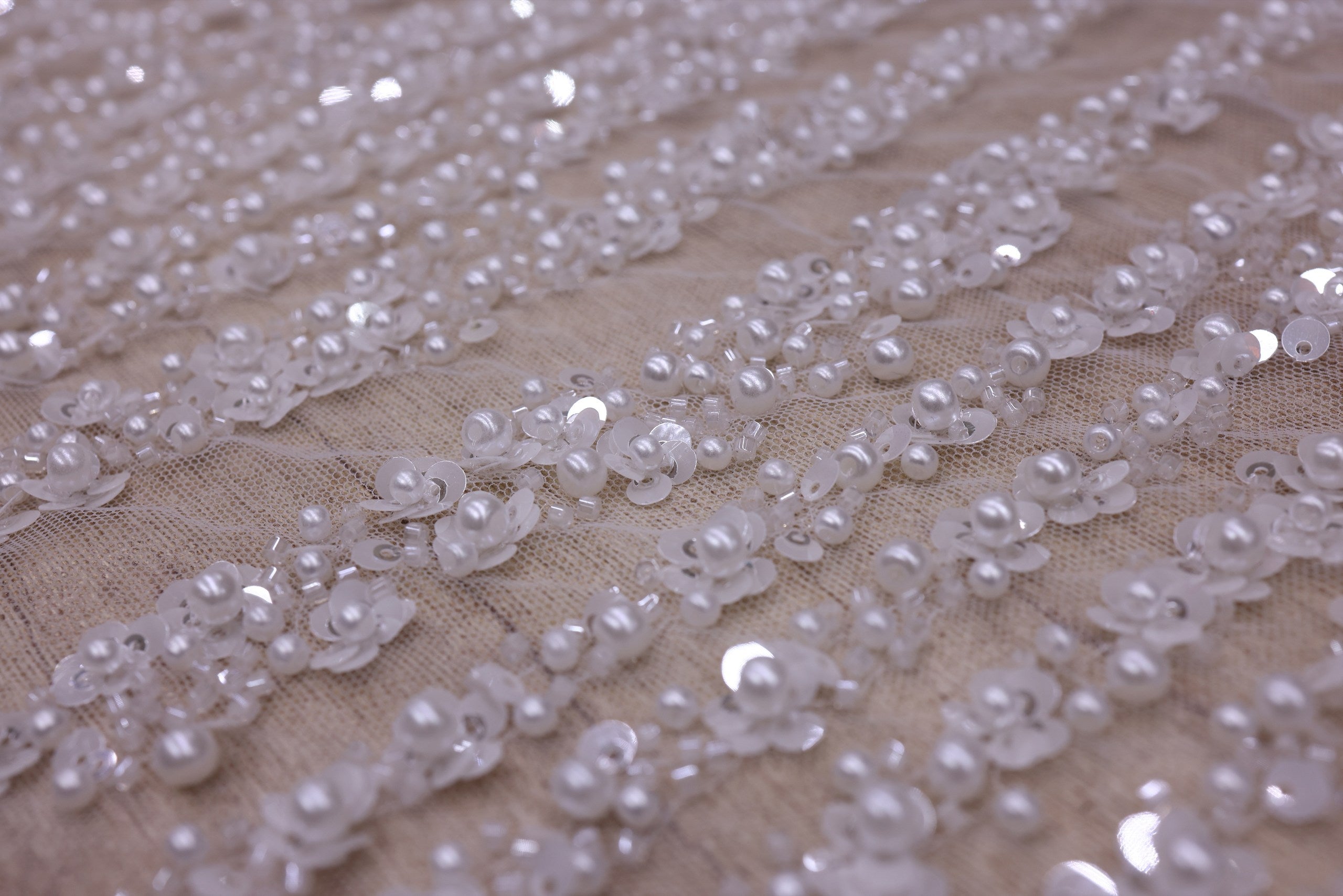 Broderie de lux tip dantela cu perle,paiete si aplicatii florale 3D C1 - Argintiu