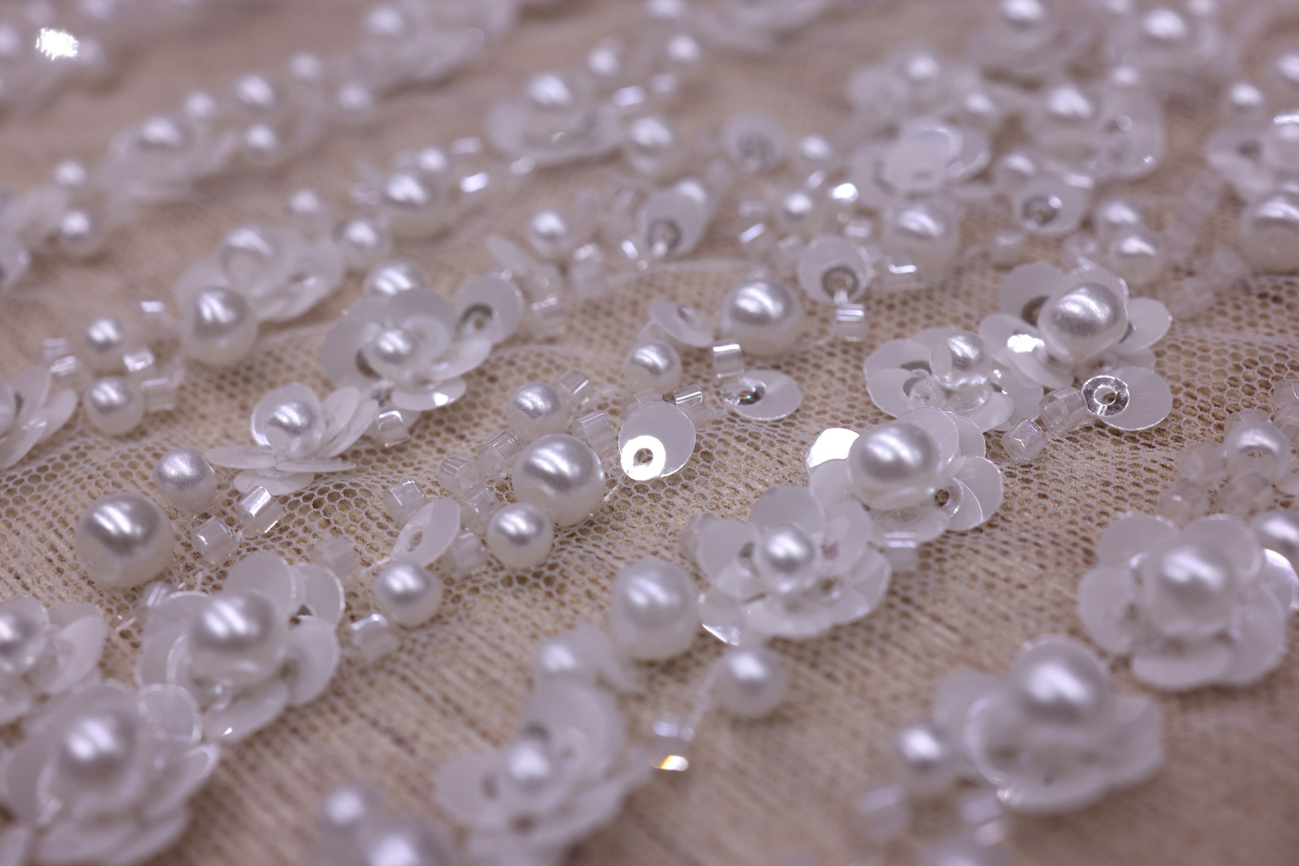 Broderie de lux tip dantela cu perle,paiete si aplicatii florale 3D C1 - Argintiu