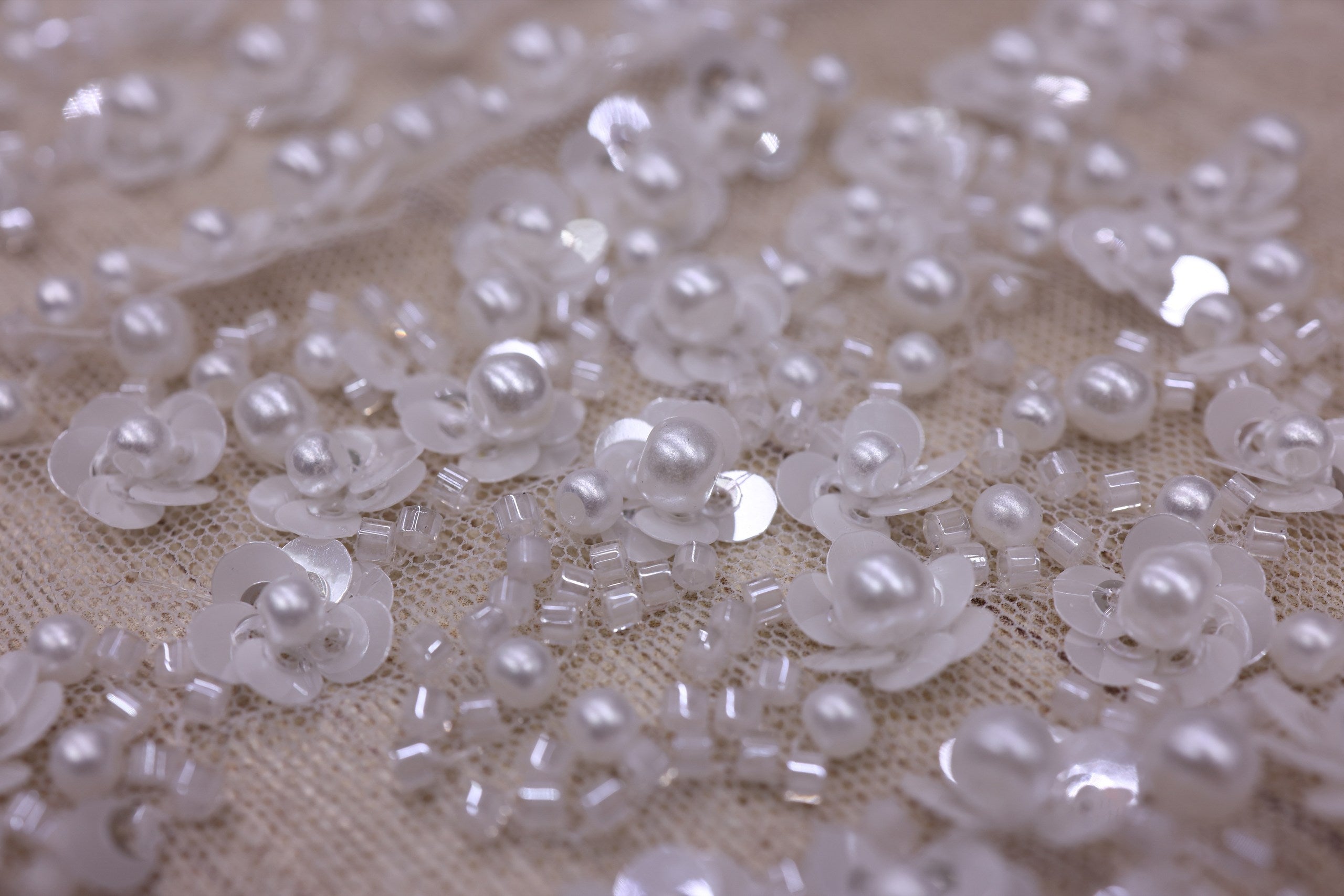 Broderie de lux tip dantela cu perle,paiete si aplicatii florale 3D C1 - Argintiu