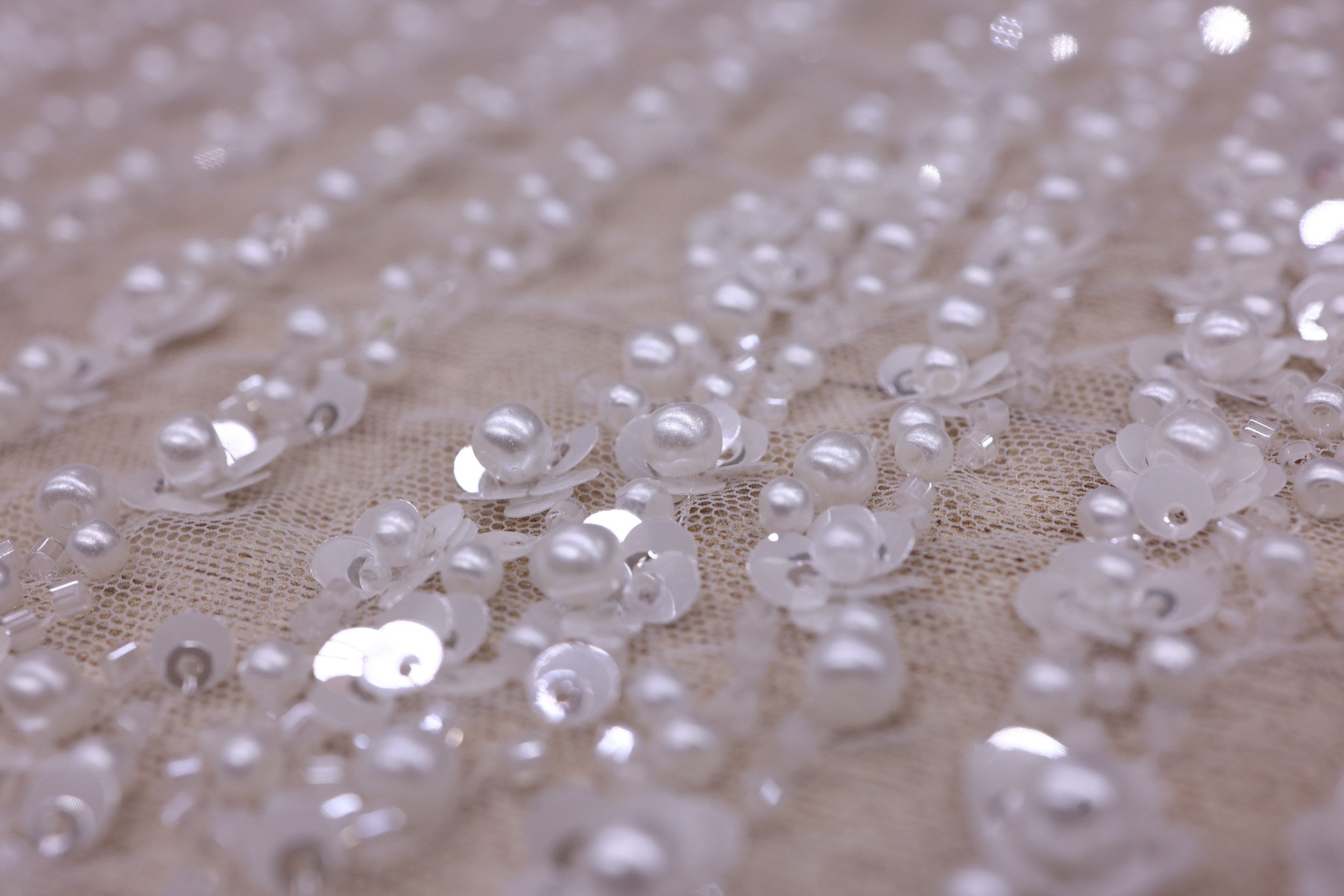 Broderie de lux tip dantela cu perle,paiete si aplicatii florale 3D C1 - Argintiu