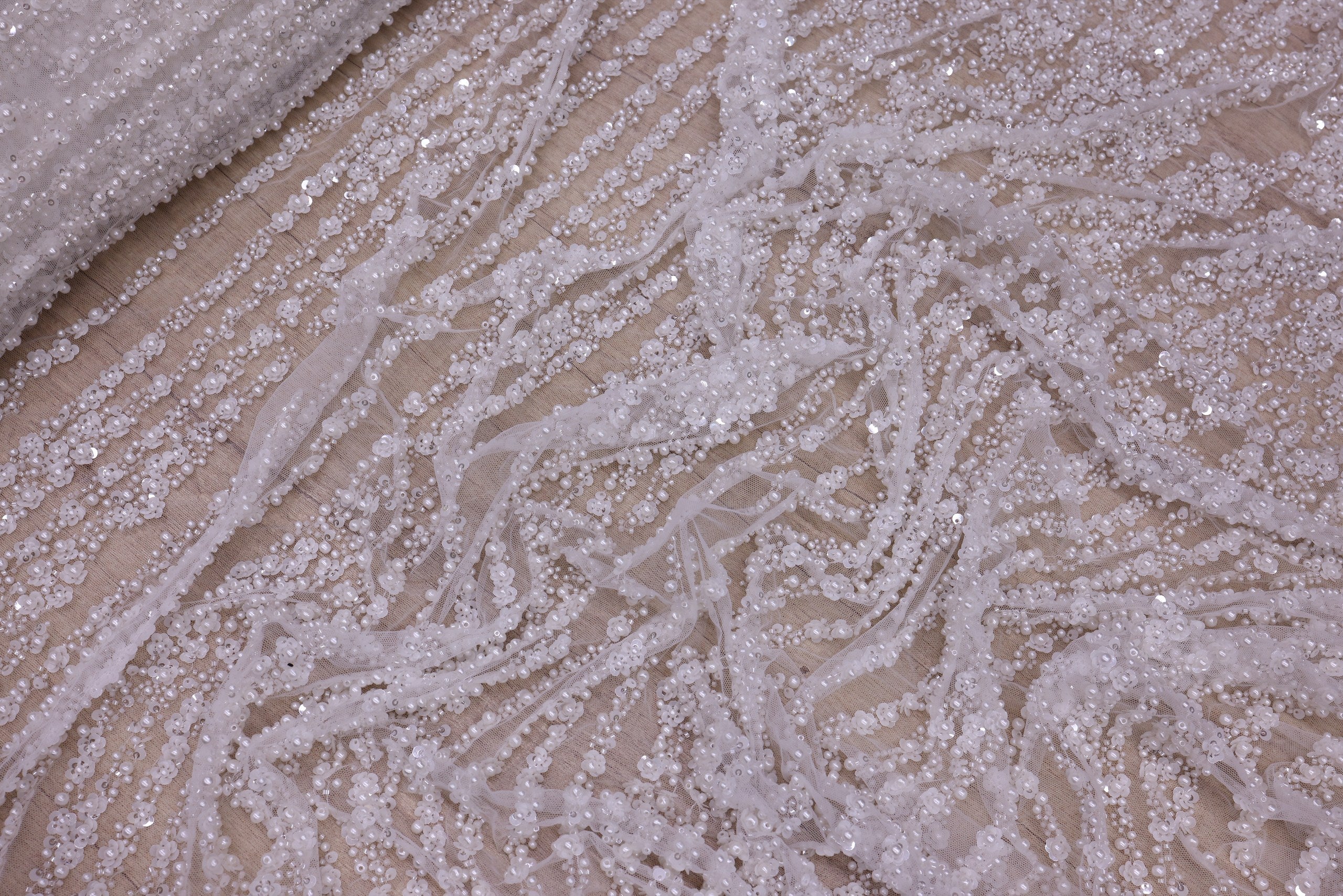 Broderie de lux tip dantela cu perle,paiete si aplicatii florale 3D C1 - Argintiu