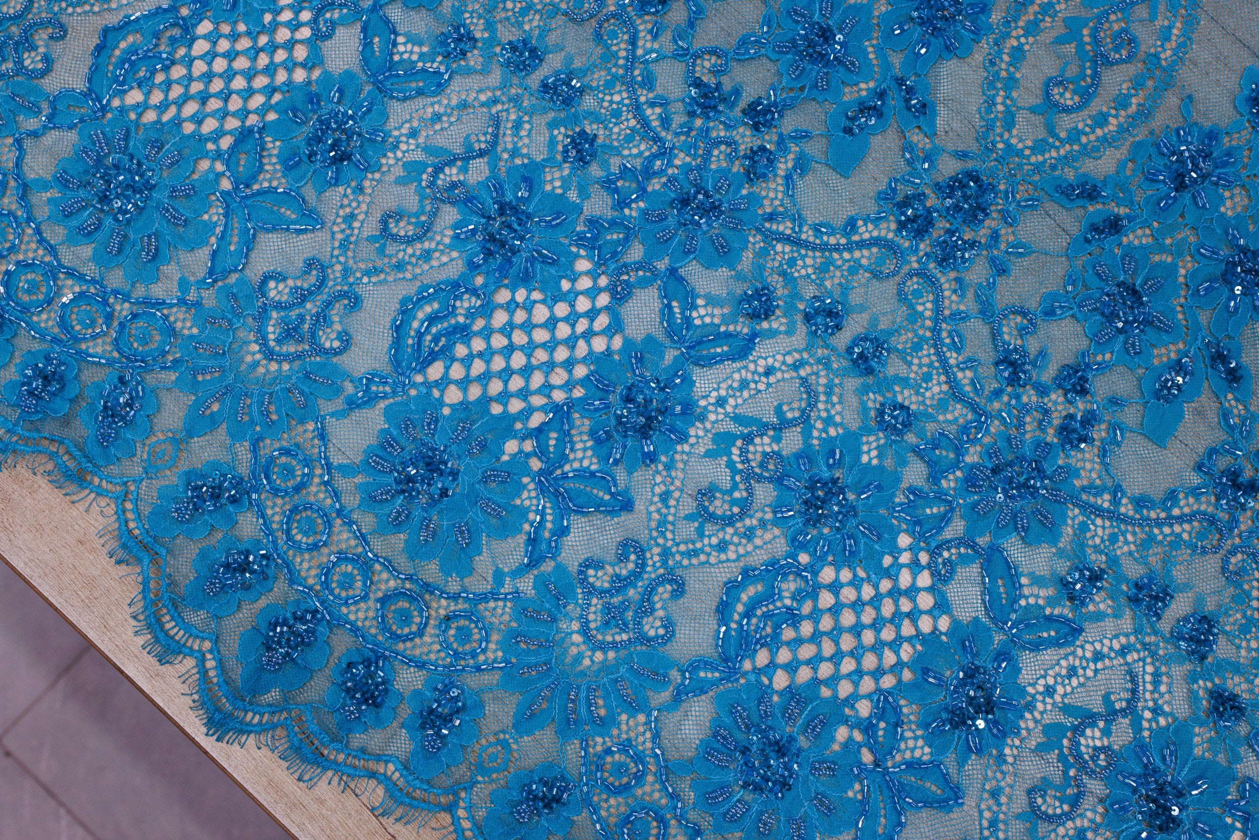 Dantelă Chantilly accesorizată manual în India D31 - Albastru